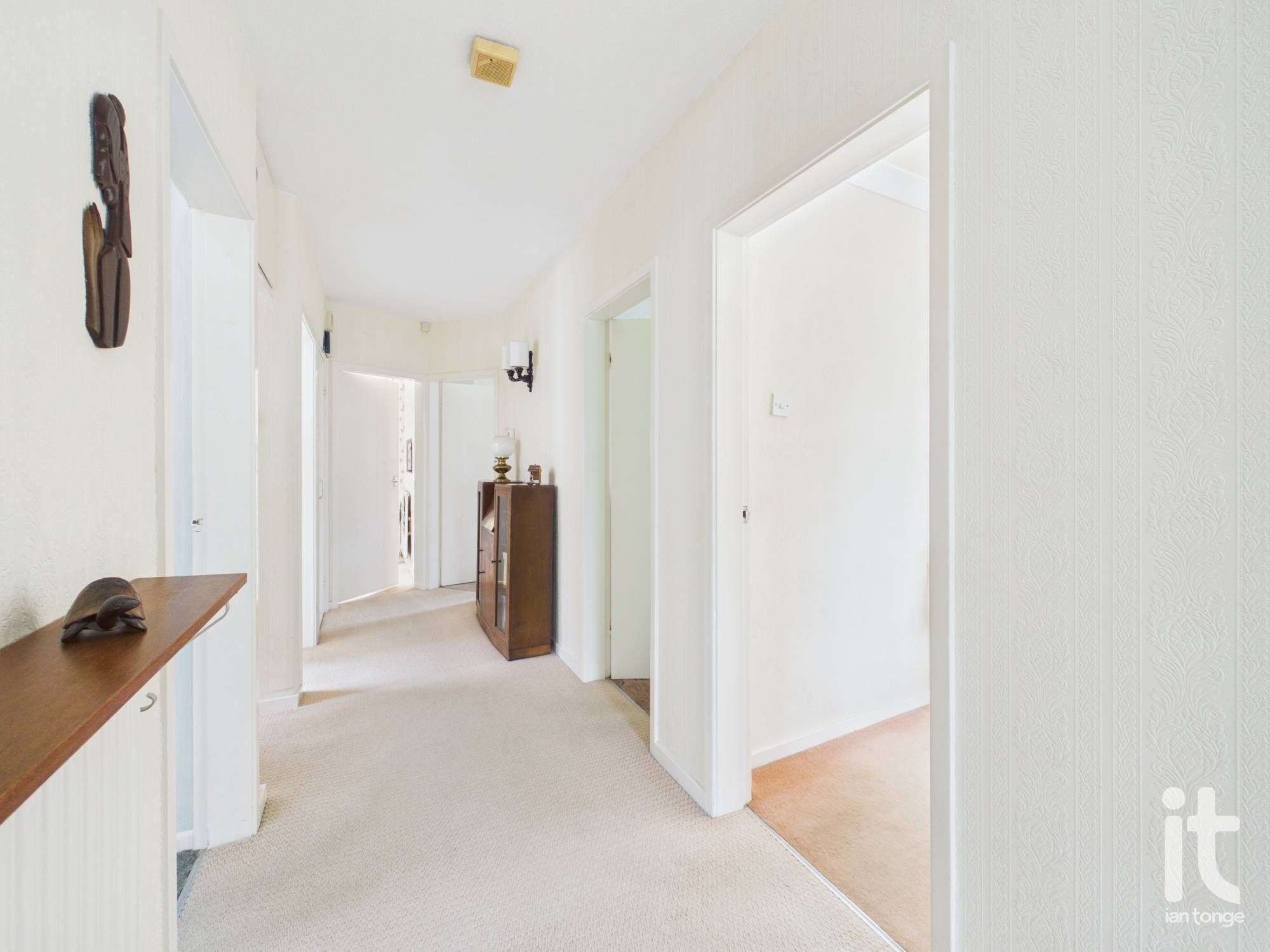 4 bedroom detached bungalow For Sale in Stockport - Photograph 4.