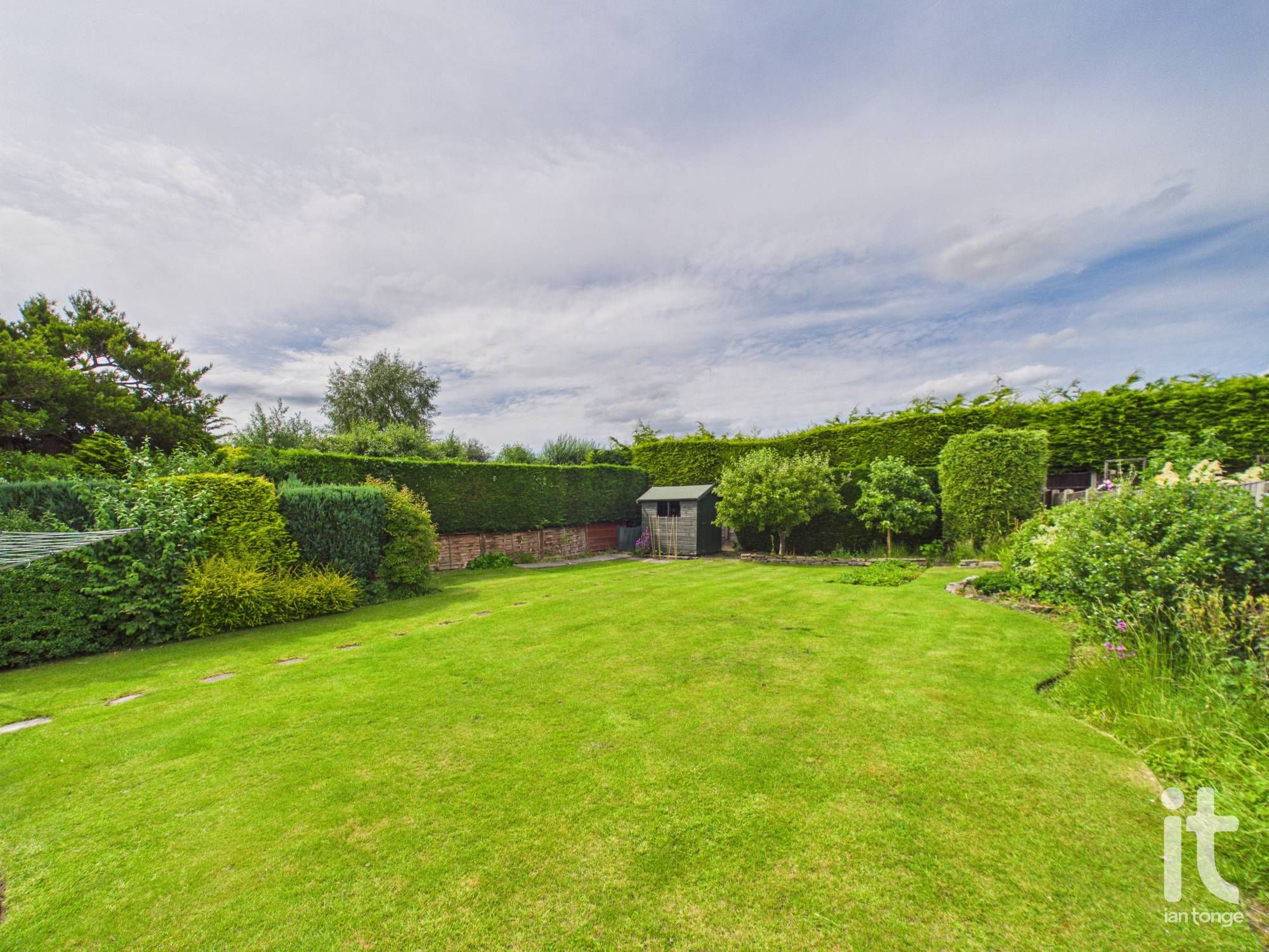 4 bedroom detached bungalow For Sale in Stockport - Property photograph.