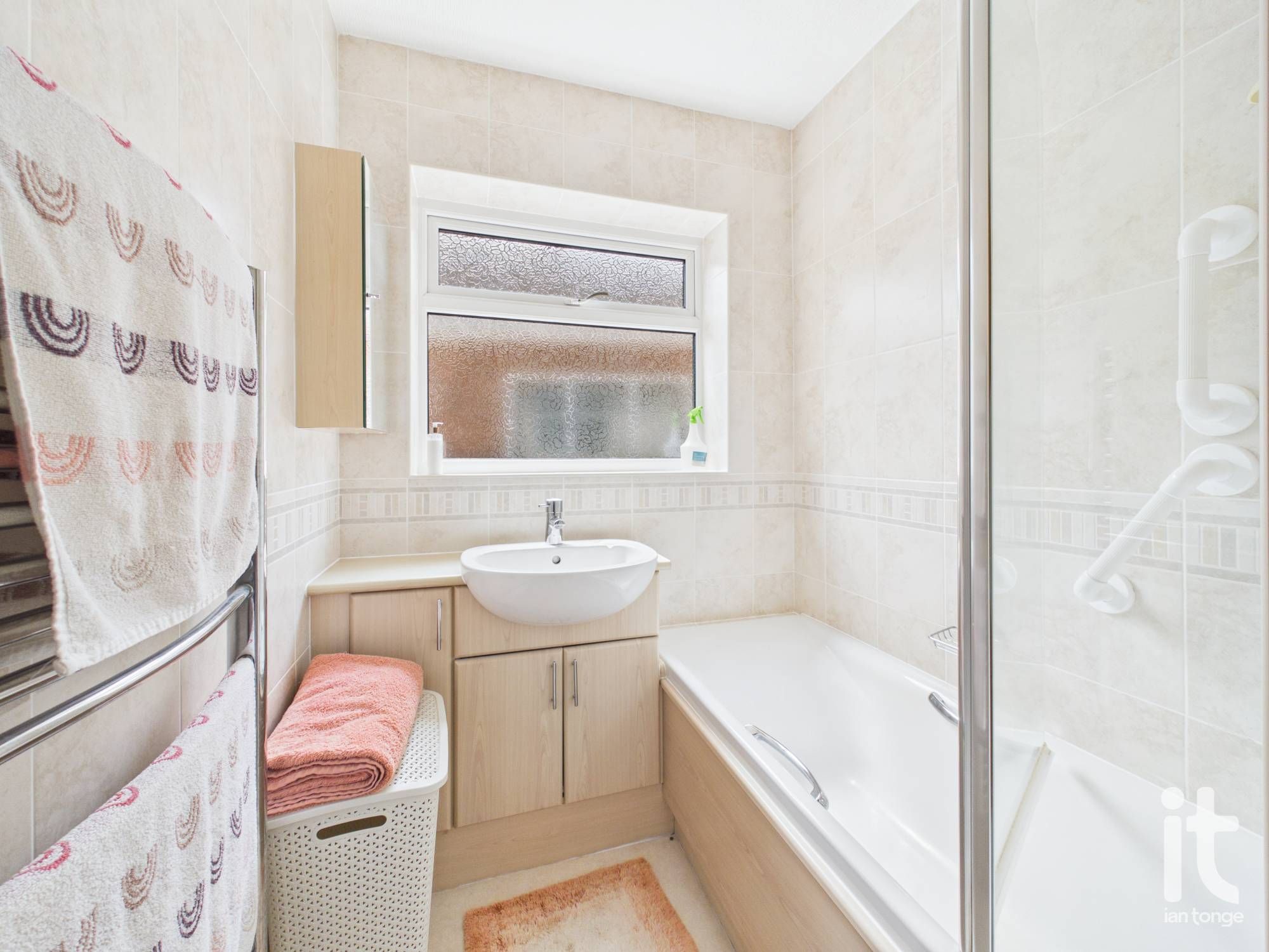 4 bedroom detached bungalow For Sale in Stockport - Photograph 15.