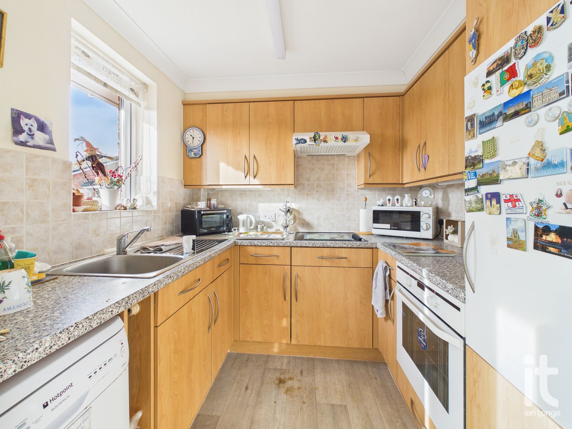 2 bedroom apartment flat/apartment For Sale in Stockport - Photograph 4.