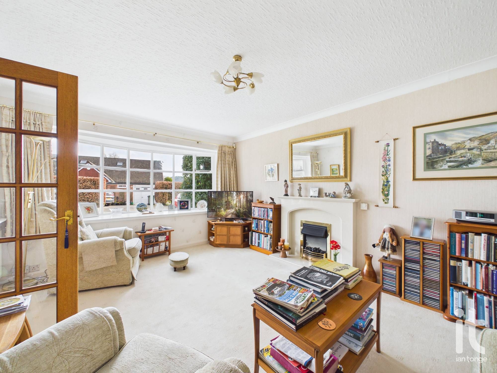 4 bedroom detached bungalow Under Offer in Stockport - Photograph 5.