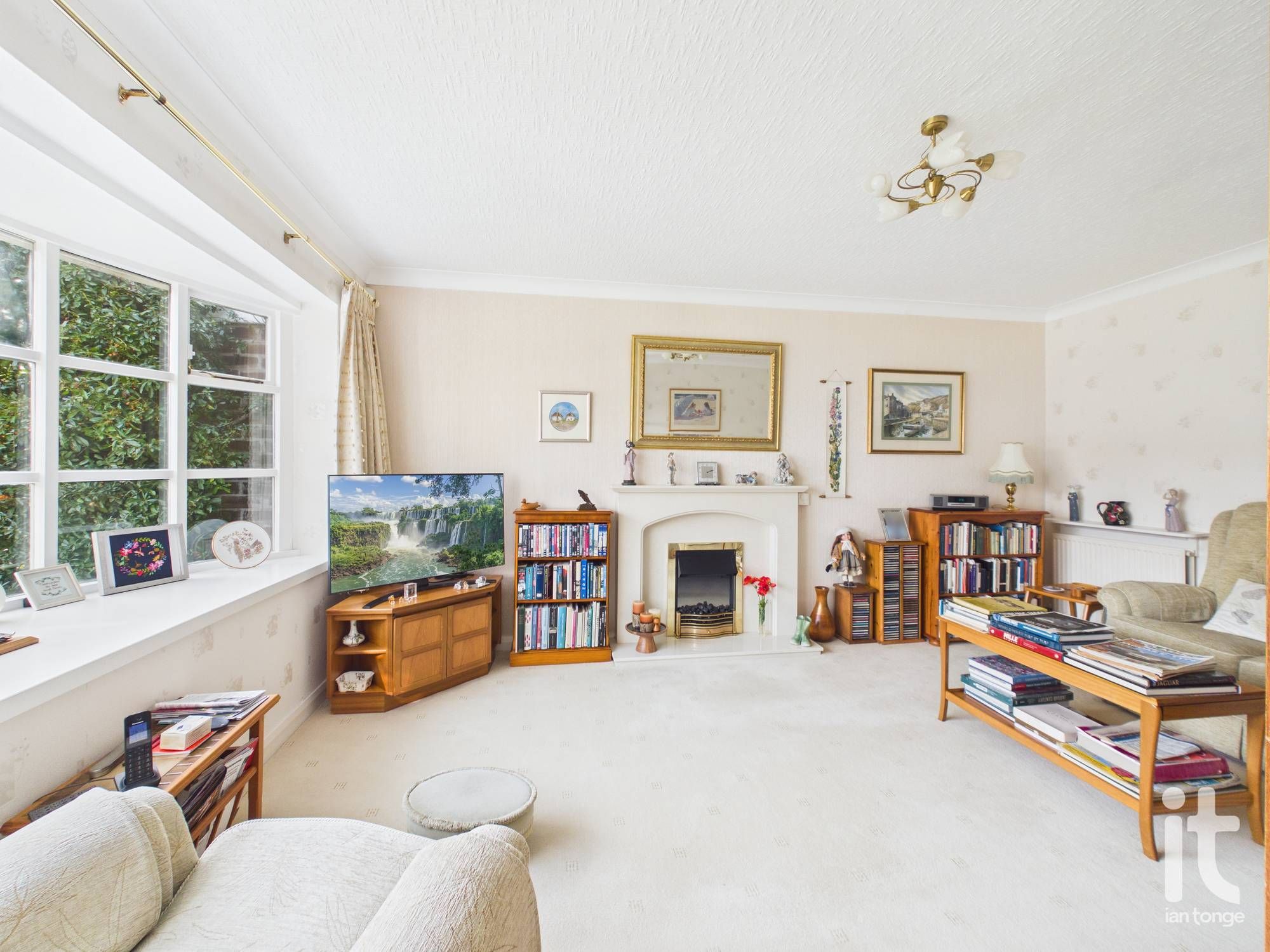 4 bedroom detached bungalow Under Offer in Stockport - Photograph 2.