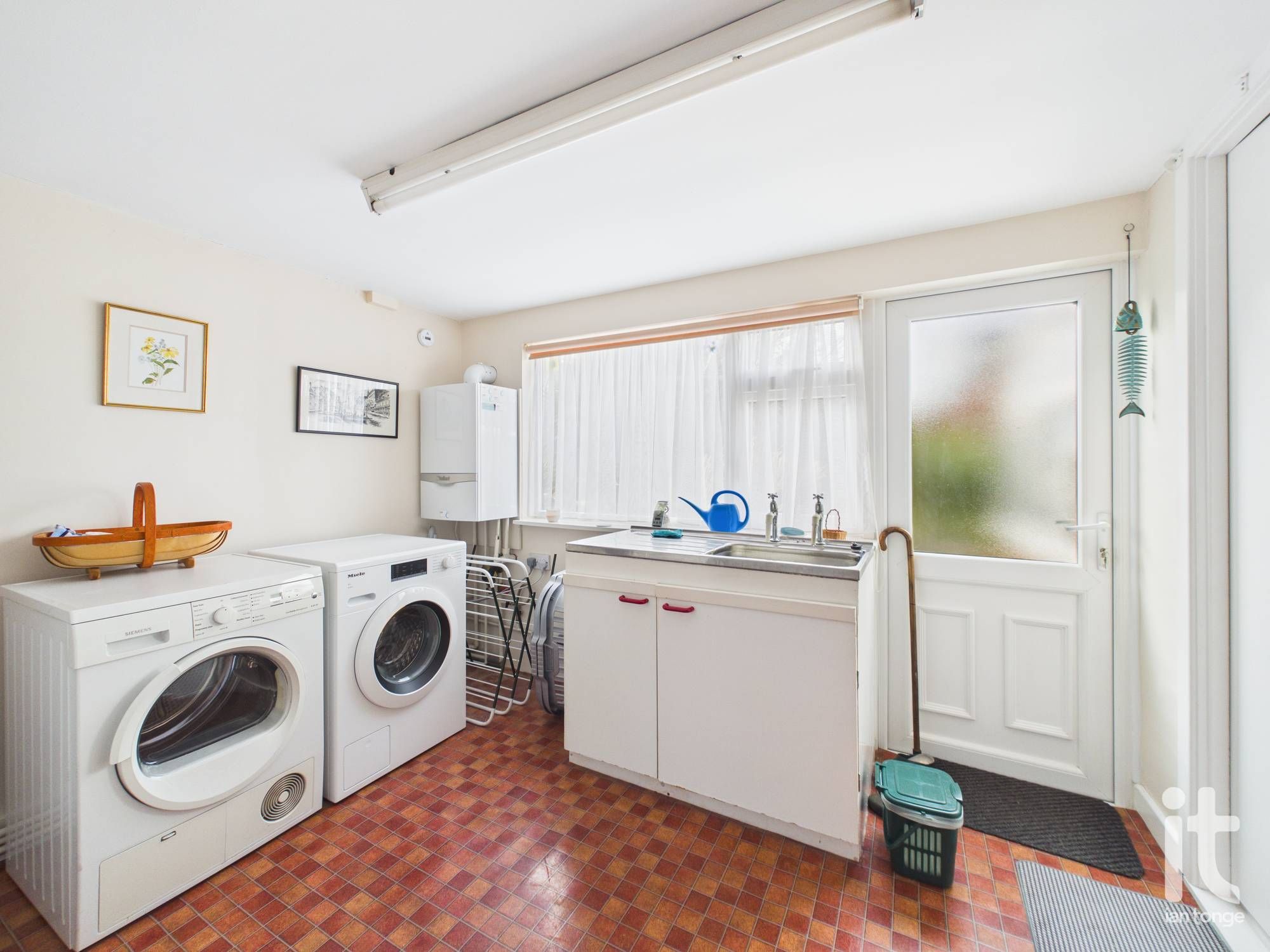 4 bedroom detached bungalow Under Offer in Stockport - Photograph 21.