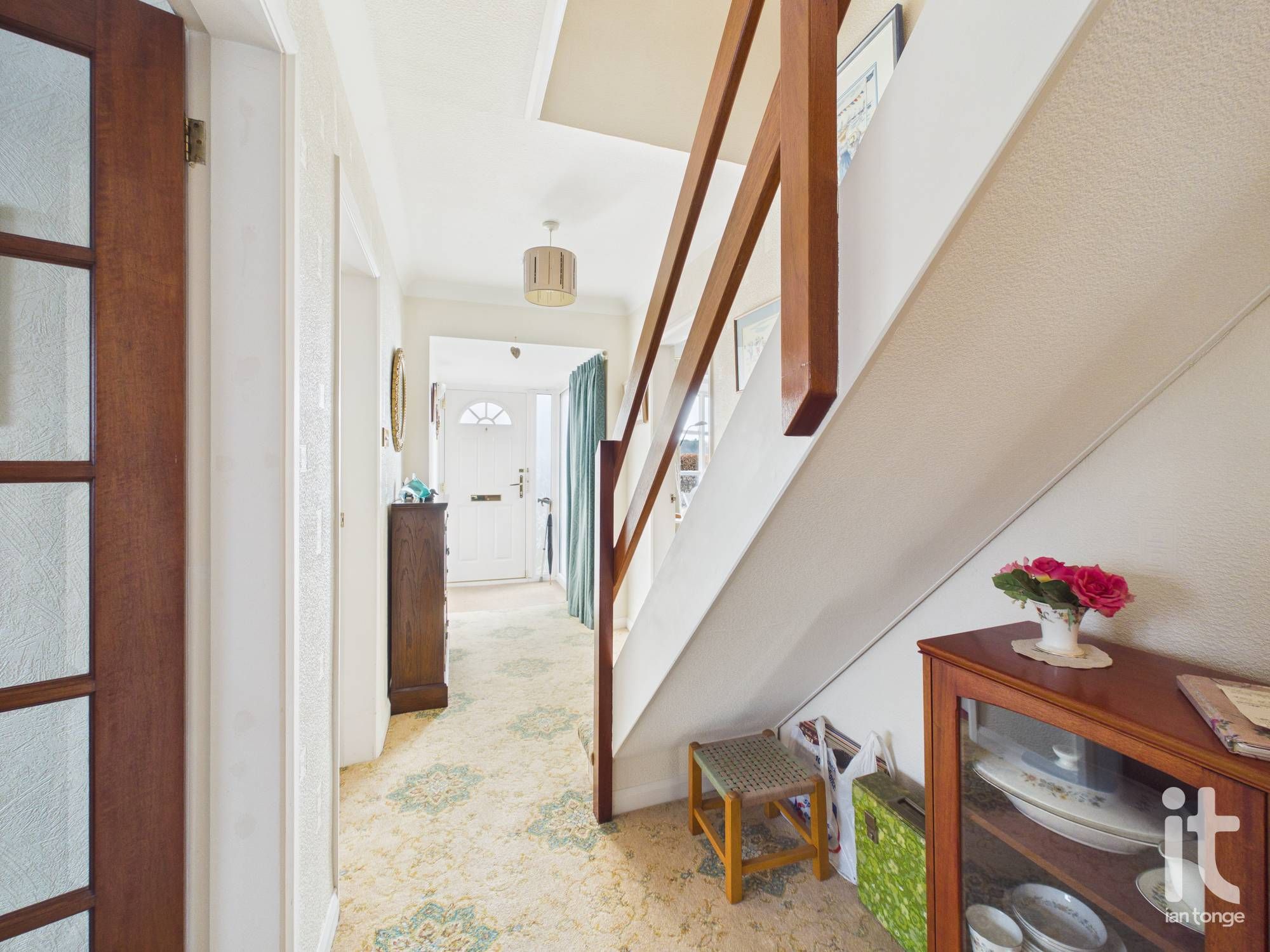 4 bedroom detached bungalow Under Offer in Stockport - Photograph 4.