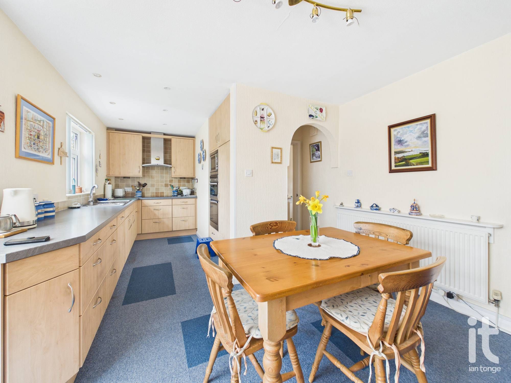 4 bedroom detached bungalow Under Offer in Stockport - Photograph 6.