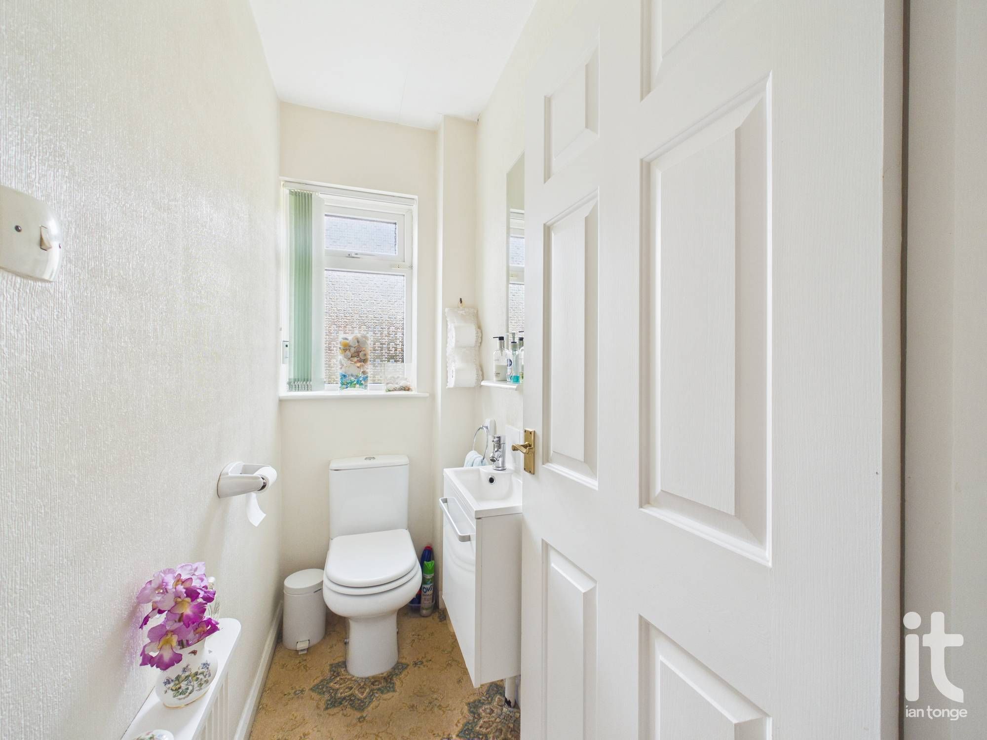 4 bedroom detached bungalow Under Offer in Stockport - Photograph 14.