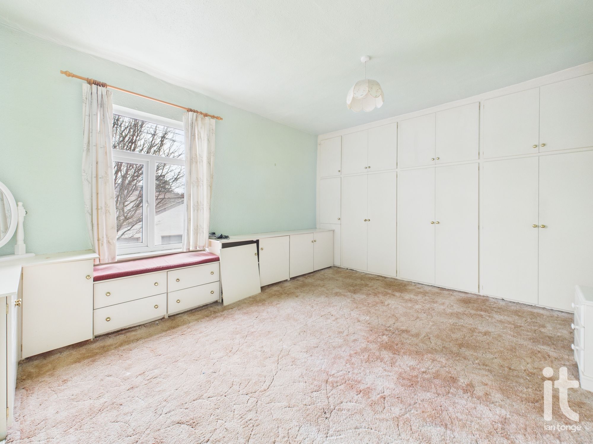 2 bedroom mid terraced house Under Offer in Stockport - Photograph 15.