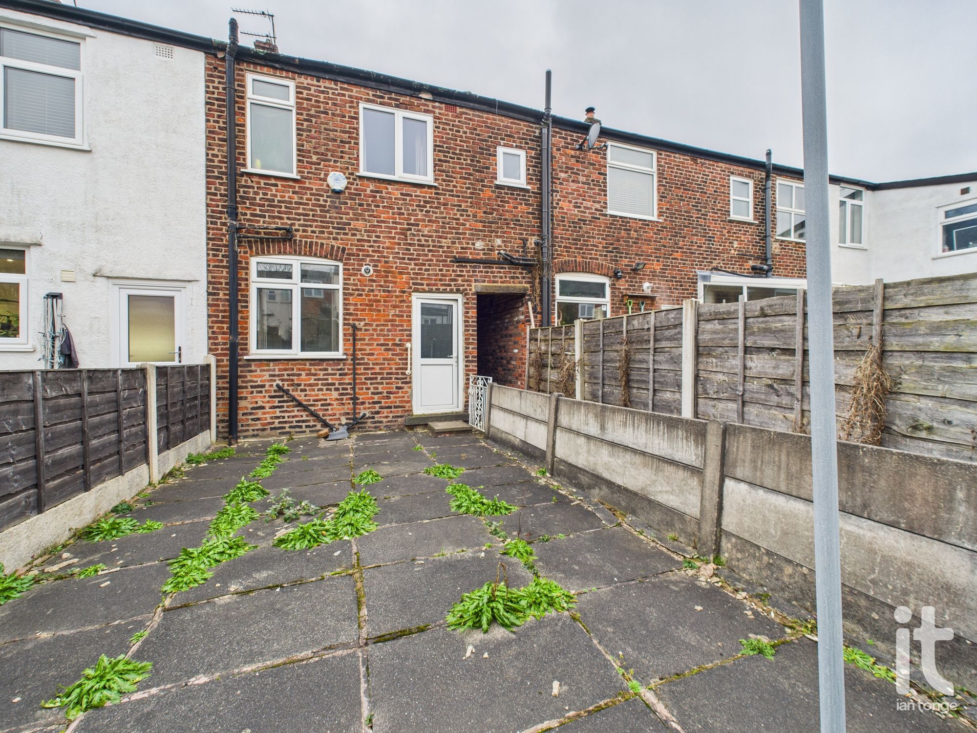 2 bedroom mid terraced house Under Offer in Stockport - Photograph 19.