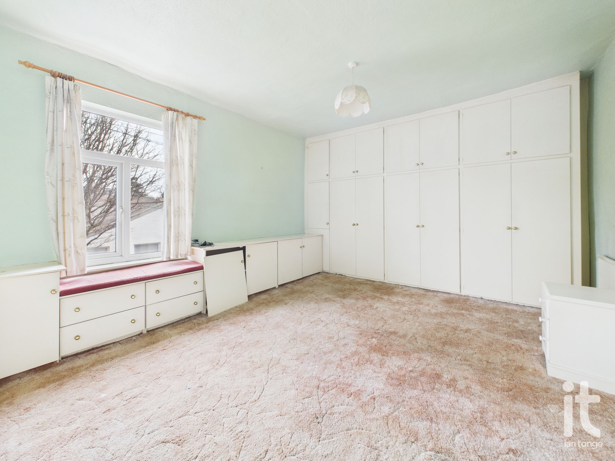 2 bedroom mid terraced house Under Offer in Stockport - Photograph 4.