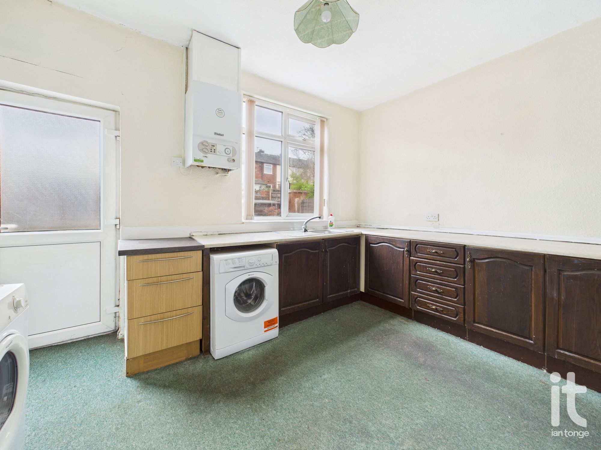 2 bedroom mid terraced house Under Offer in Stockport - Photograph 10.