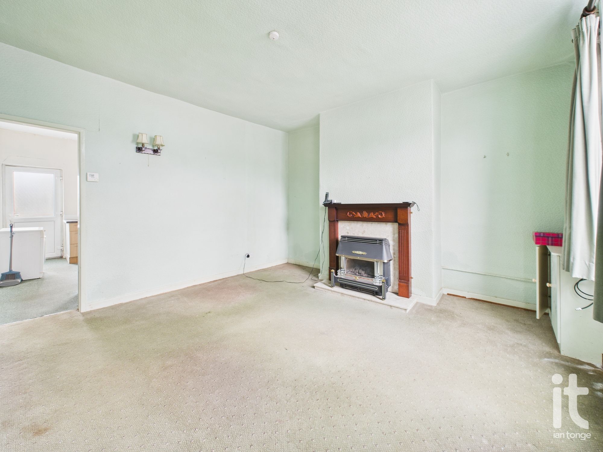 2 bedroom mid terraced house Under Offer in Stockport - Photograph 6.