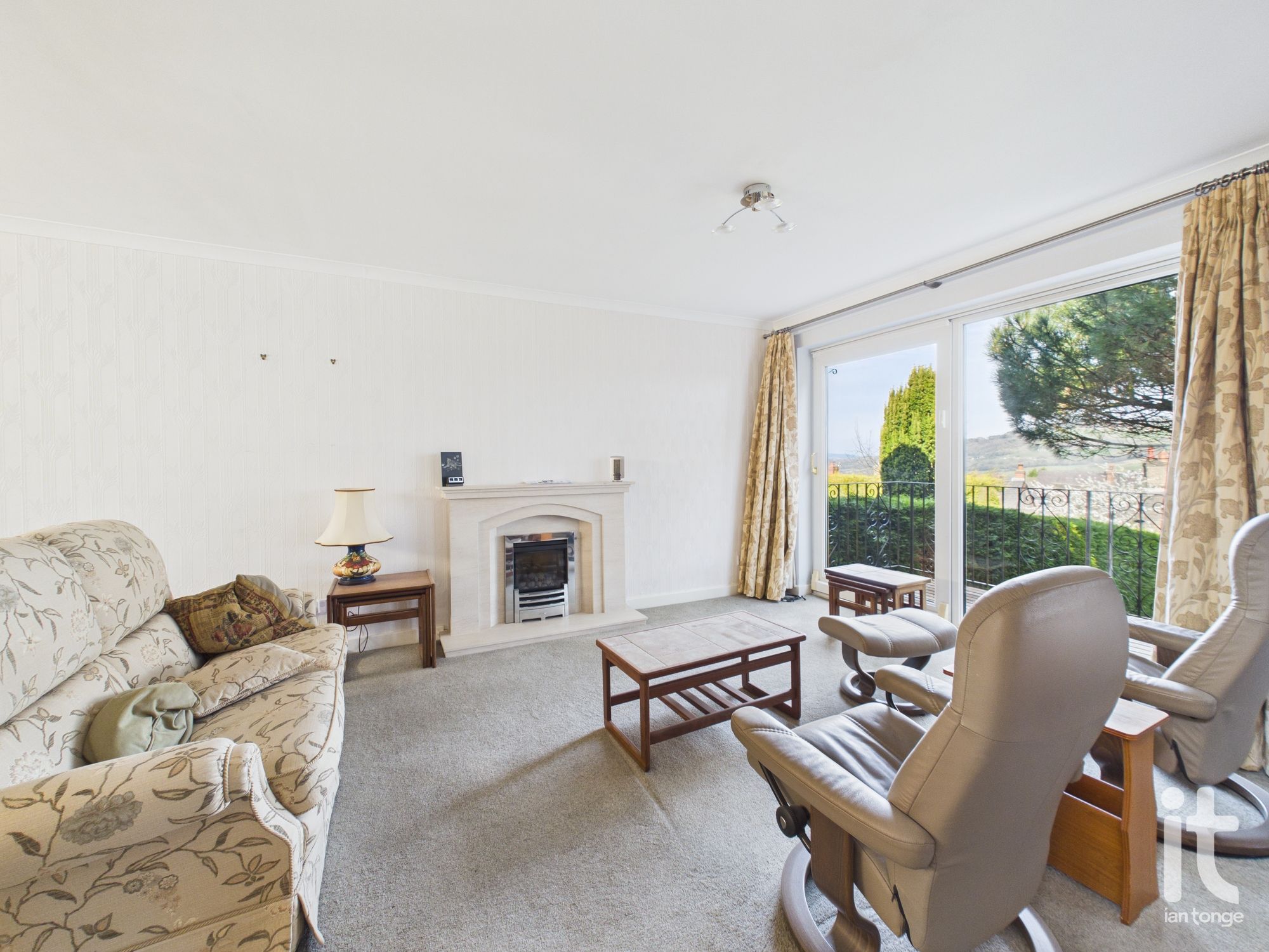 4 bedroom detached house For Sale in Stockport - Photograph 9.