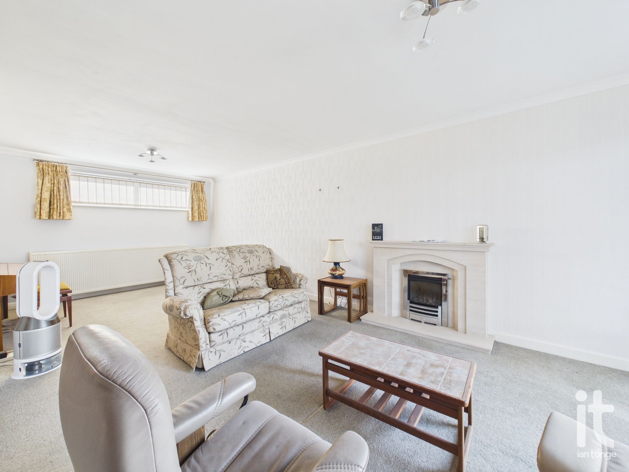 4 bedroom detached house For Sale in Stockport - Photograph 2.