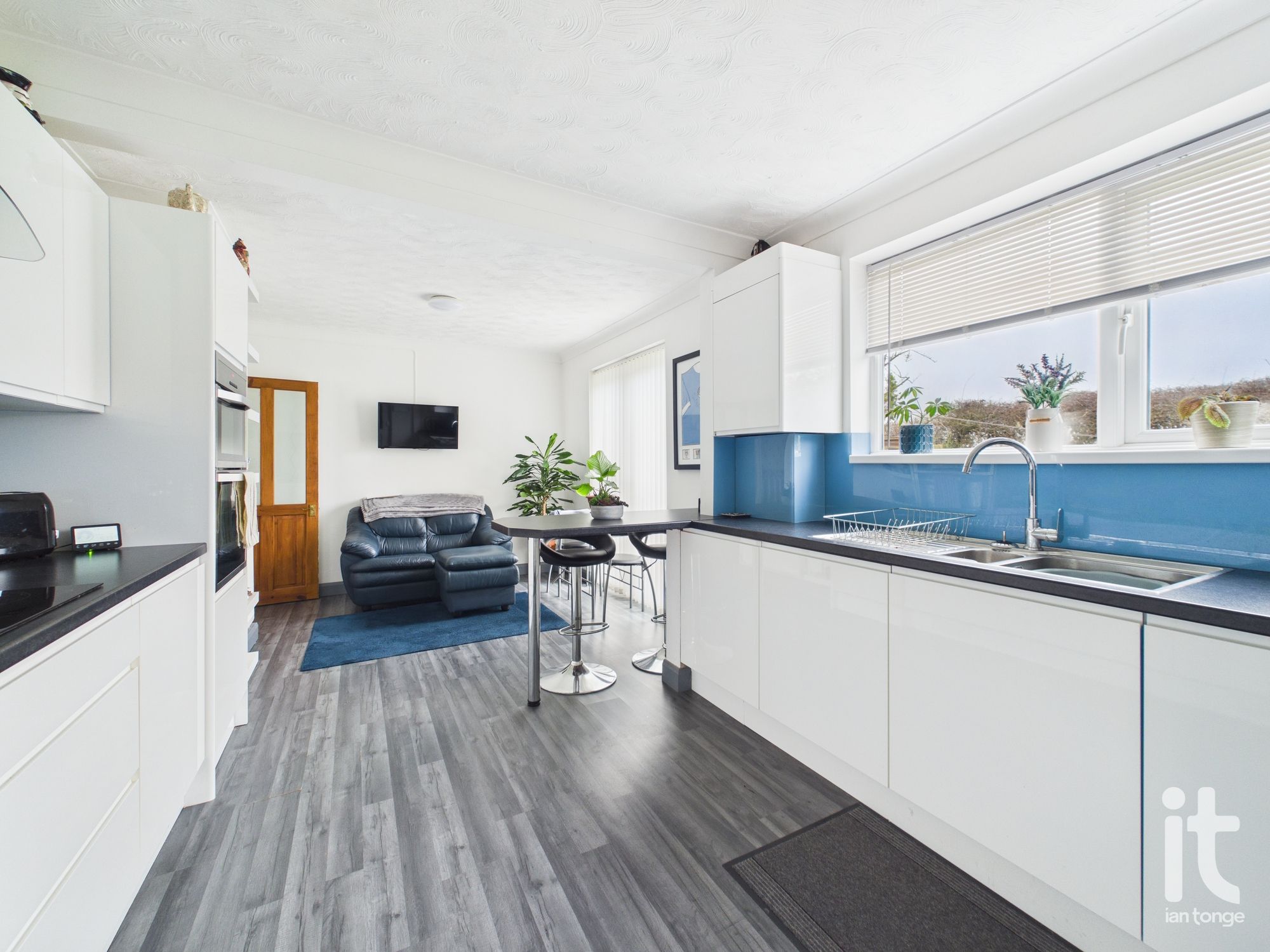 3 bedroom semi-detached house Under Offer in Stockport - Photograph 13.