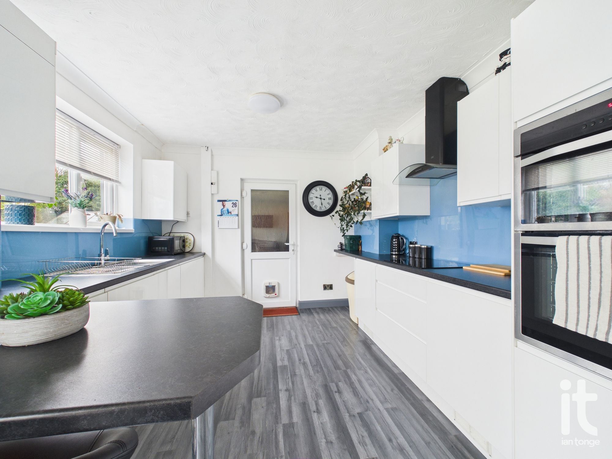 3 bedroom semi-detached house Under Offer in Stockport - Photograph 12.