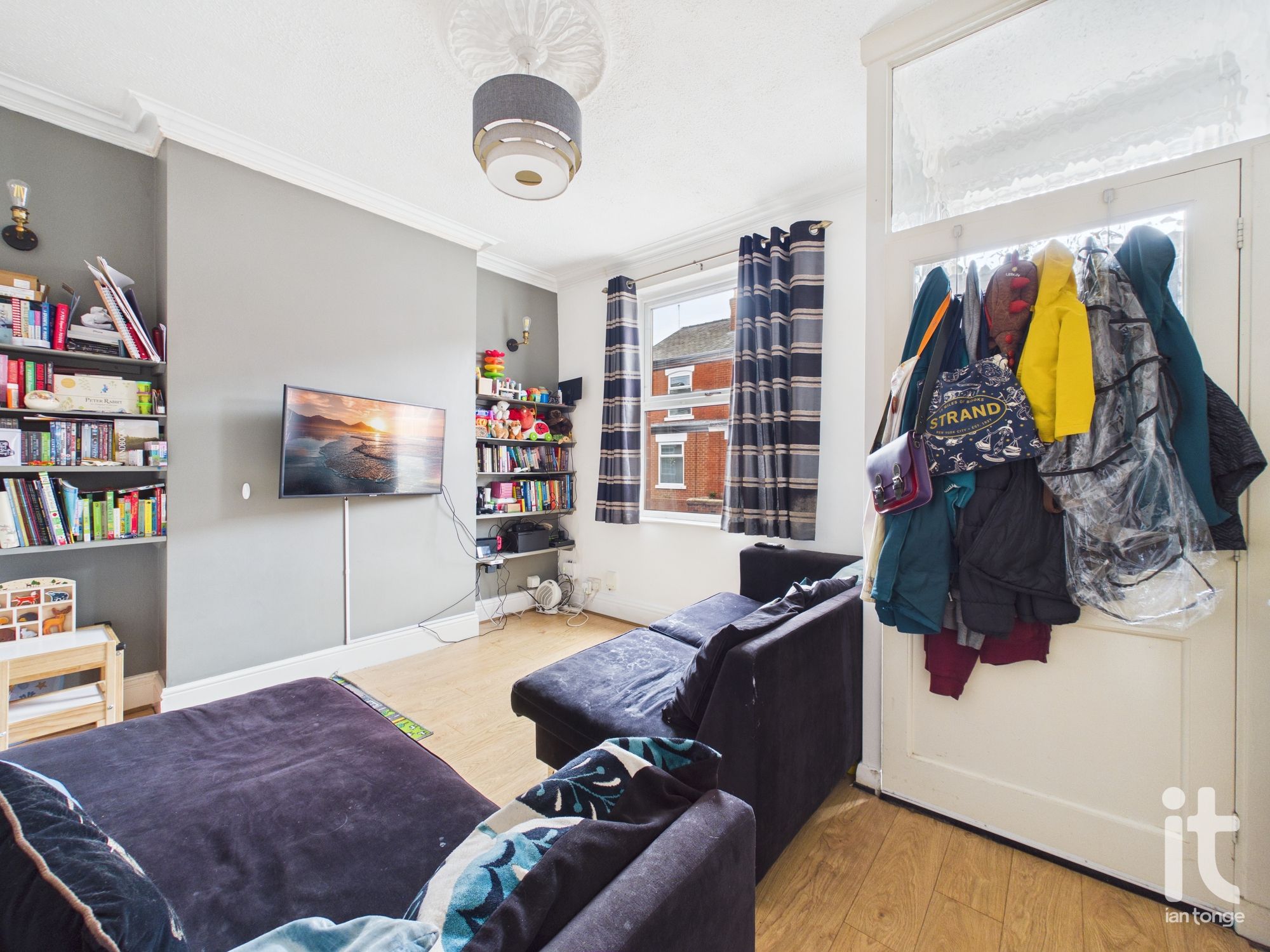 2 bedroom semi-detached house For Sale in Stockport - Photograph 6.