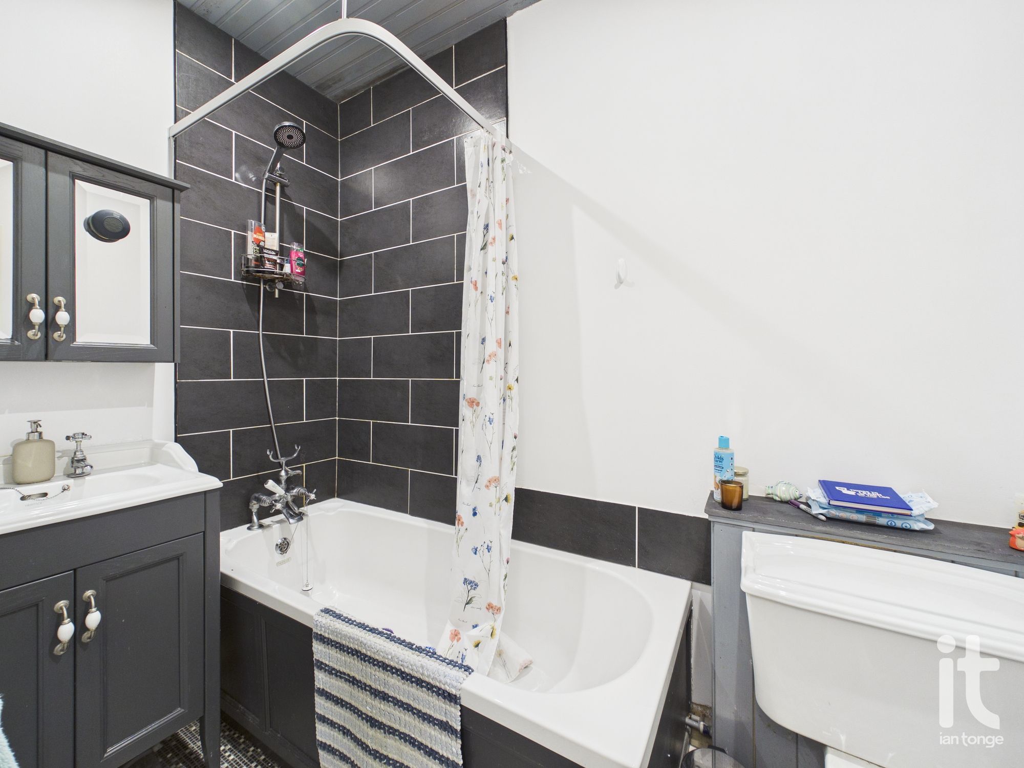 2 bedroom semi-detached house For Sale in Stockport - Photograph 13.