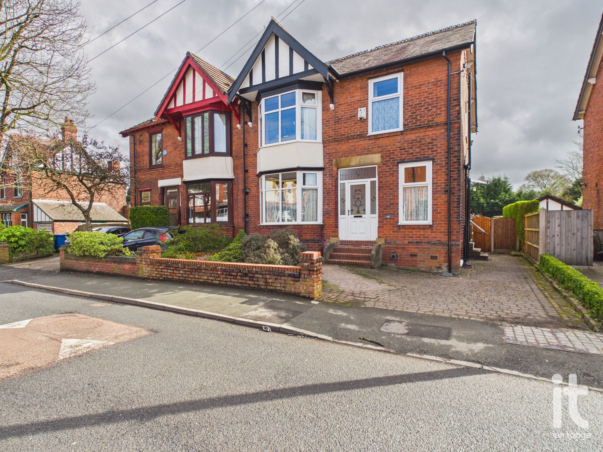 4 bedroom semi-detached house For Sale in Stockport - Photograph 1.