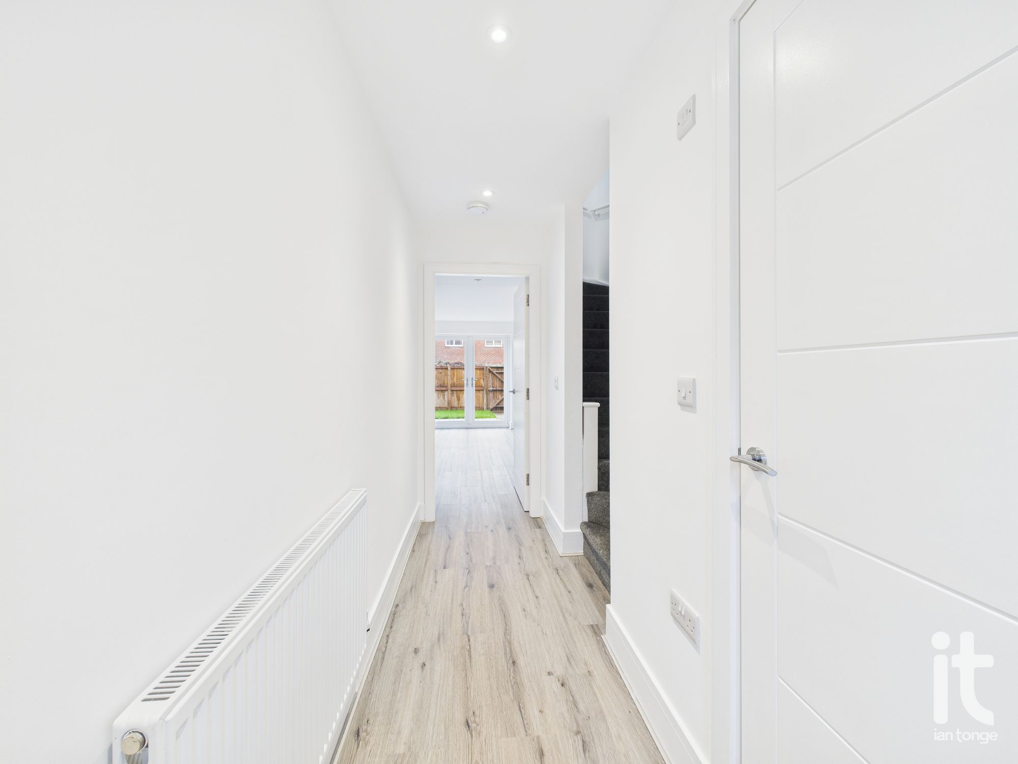 3 bedroom mews house To Let in Stockport - Photograph 9.