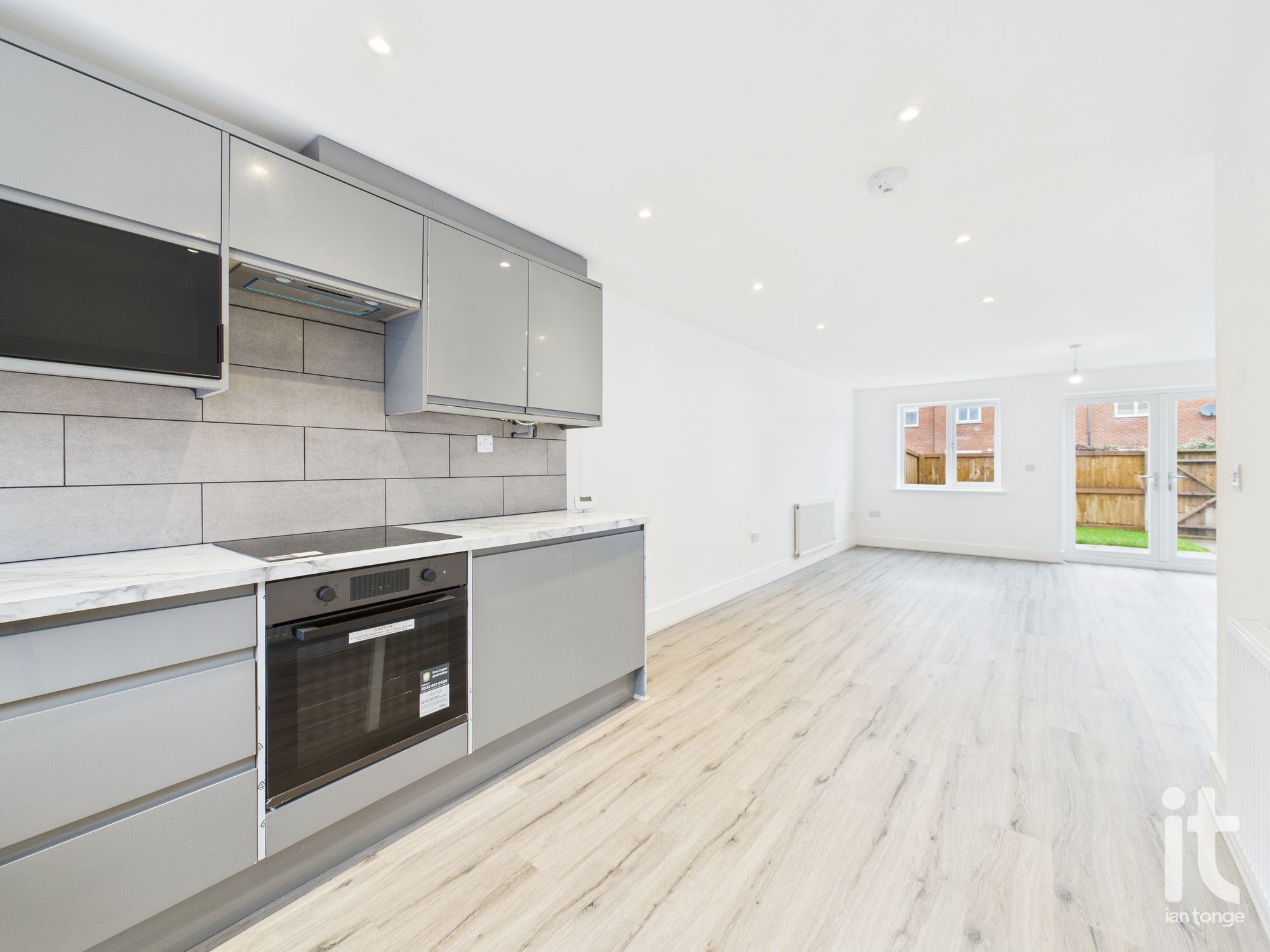 3 bedroom mews house To Let in Stockport - Photograph 14.