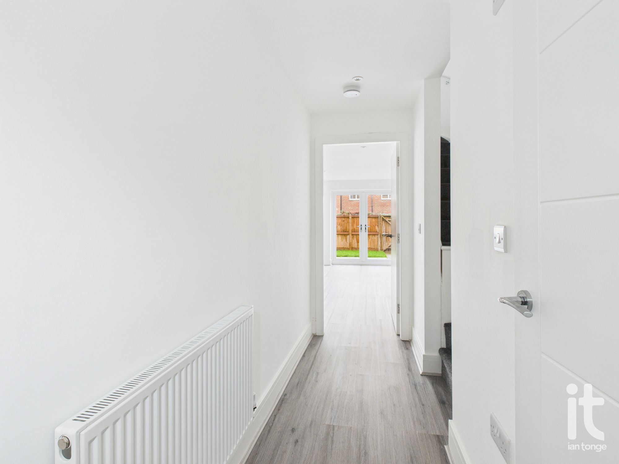 3 bedroom mews house To Let in Stockport - Photograph 6.