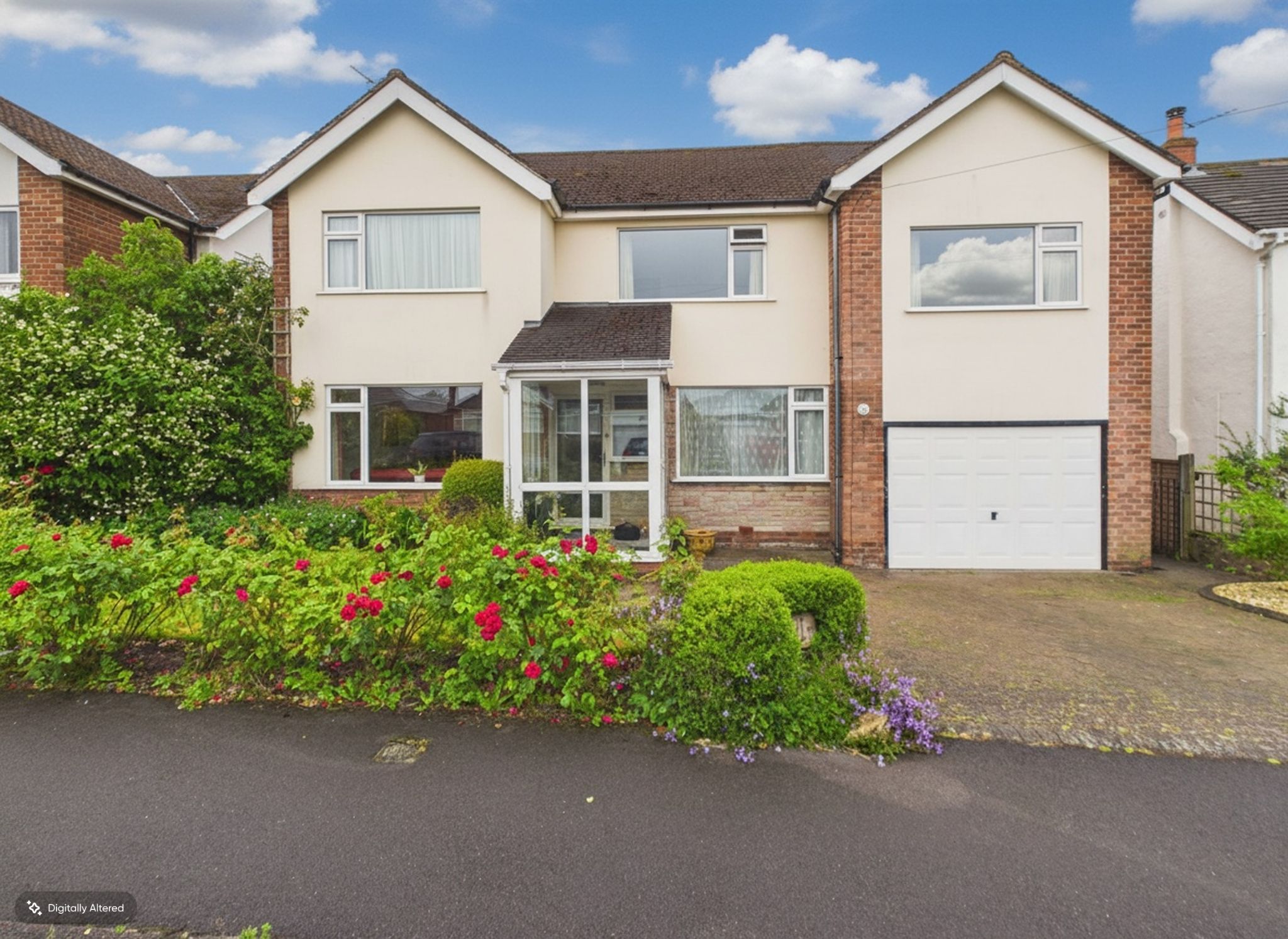 4 bedroom detached house For Sale in Stockport - Property photograph.