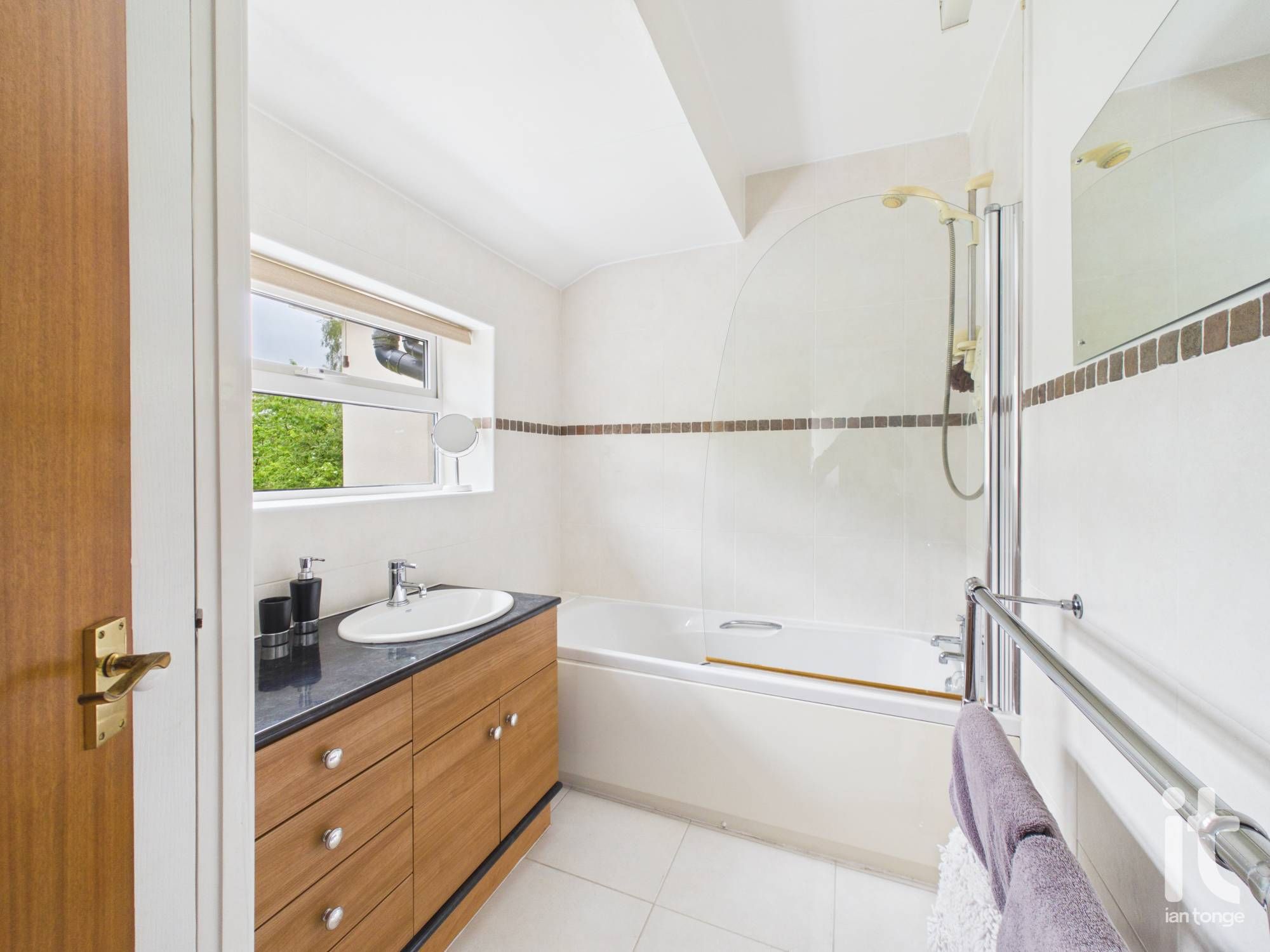 4 bedroom detached house For Sale in Stockport - Photograph 20.