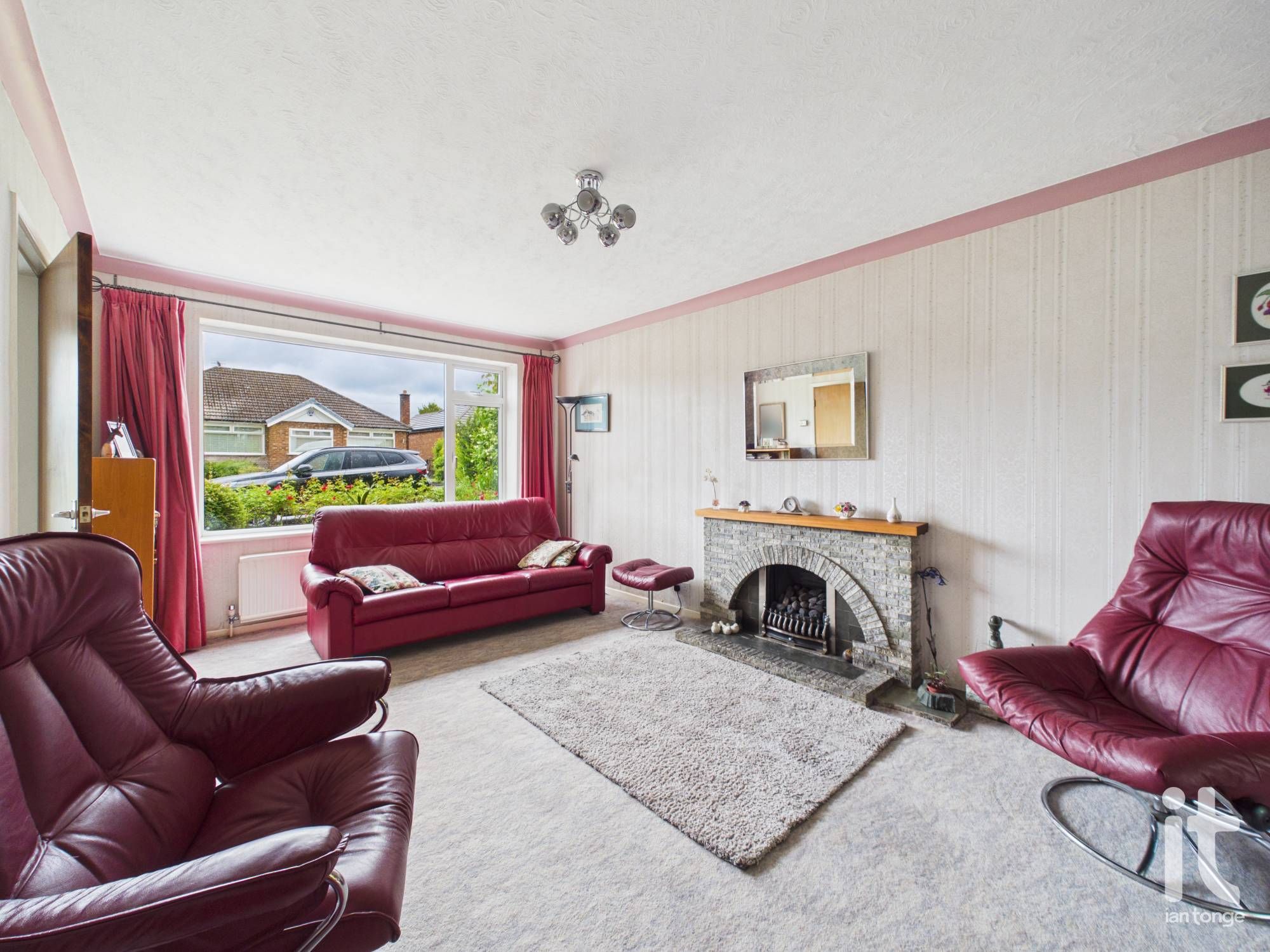 4 bedroom detached house For Sale in Stockport - Property photograph.