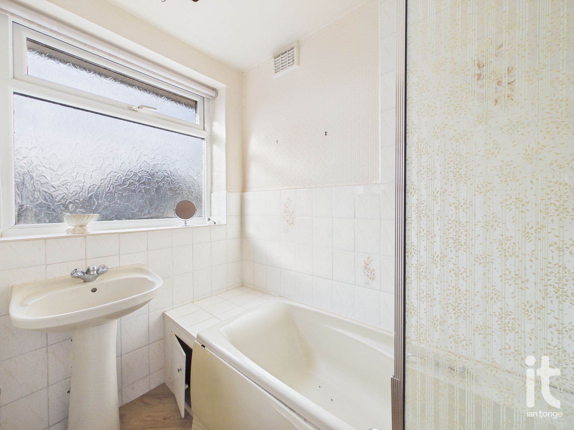 3 bedroom semi-detached house Under Offer in Stockport - Photograph 16.