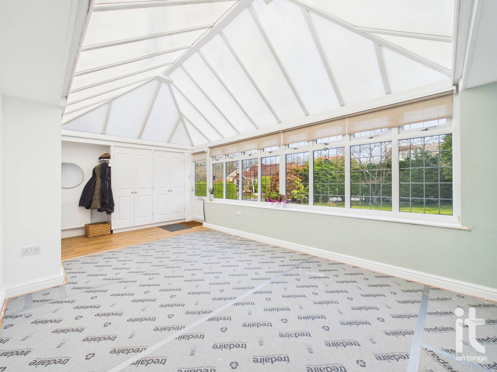 3 bedroom detached bungalow For Sale in Stockport - Photograph 5.