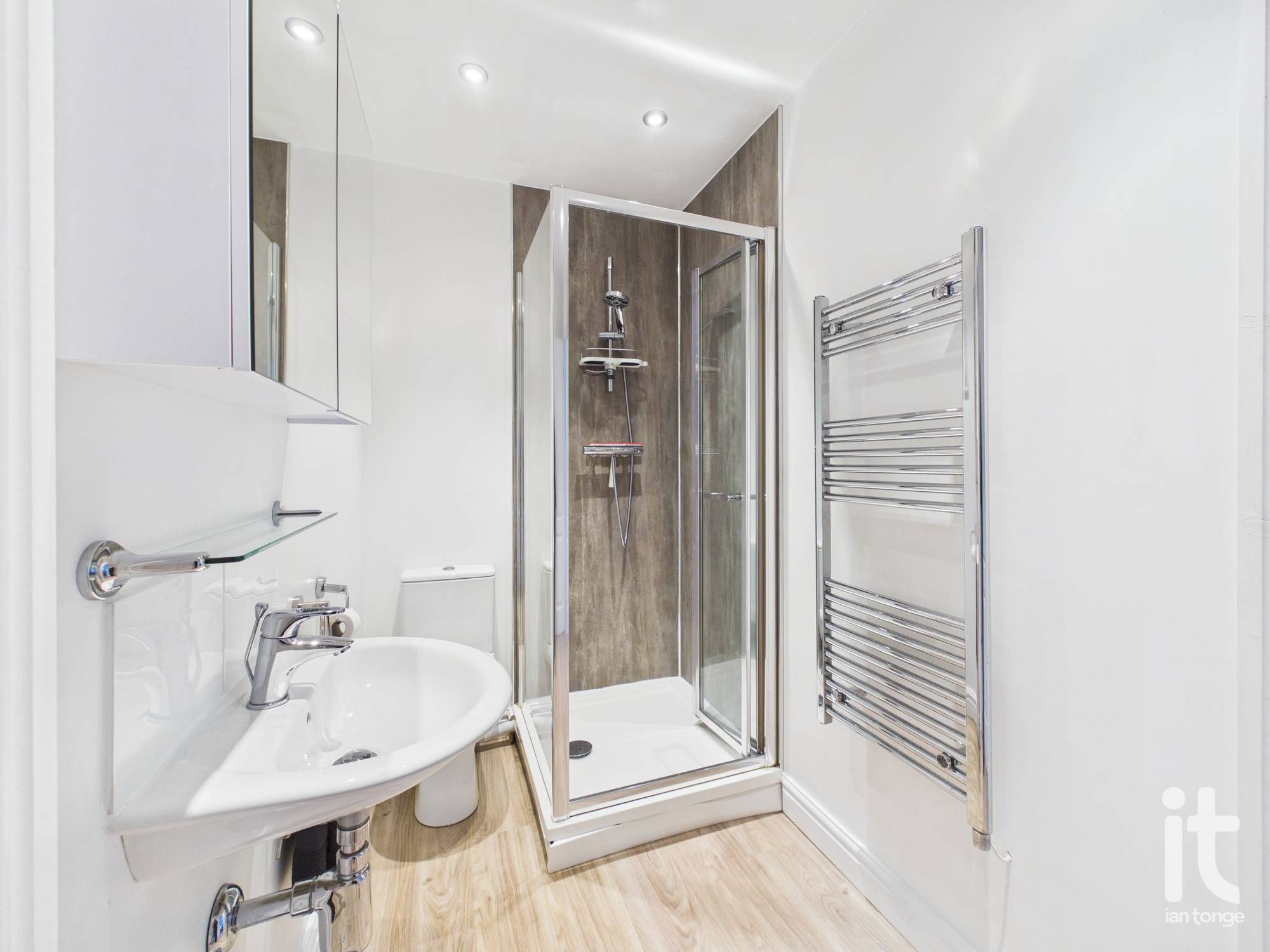 3 bedroom detached bungalow For Sale in Stockport - Photograph 18.