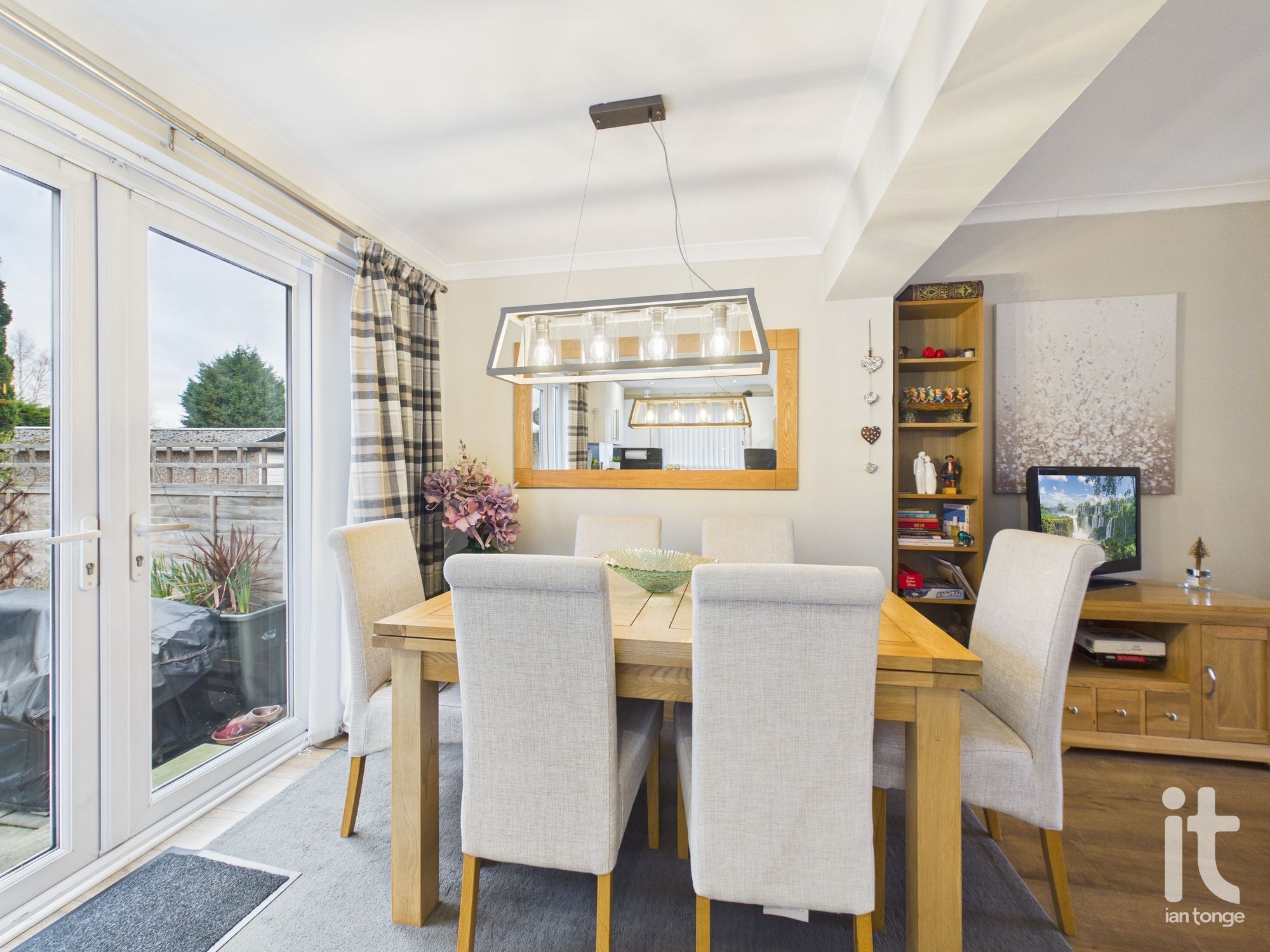 3 bedroom semi-detached house SSTC in Stockport - Photograph 22.