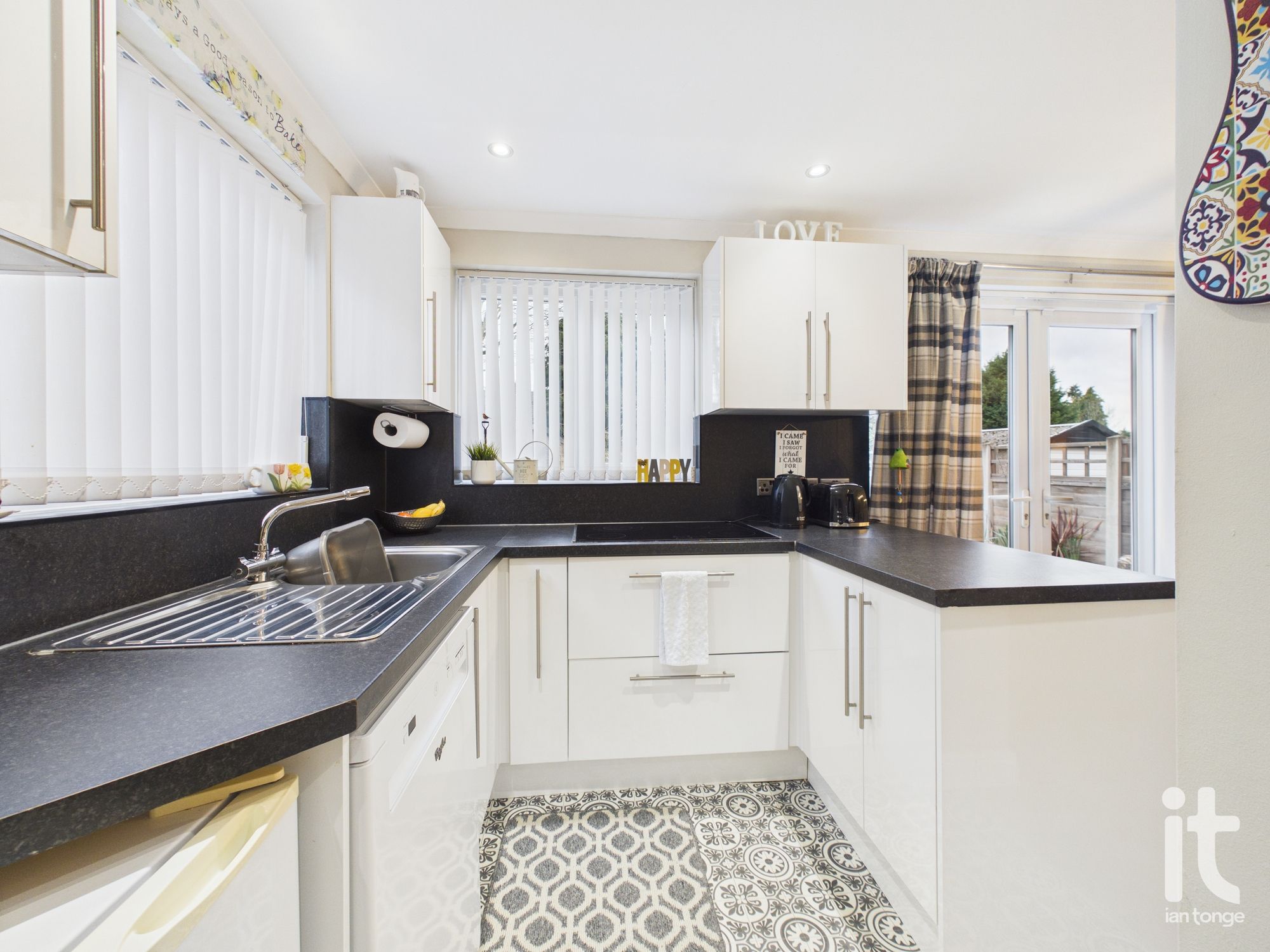 3 bedroom semi-detached house SSTC in Stockport - Photograph 23.