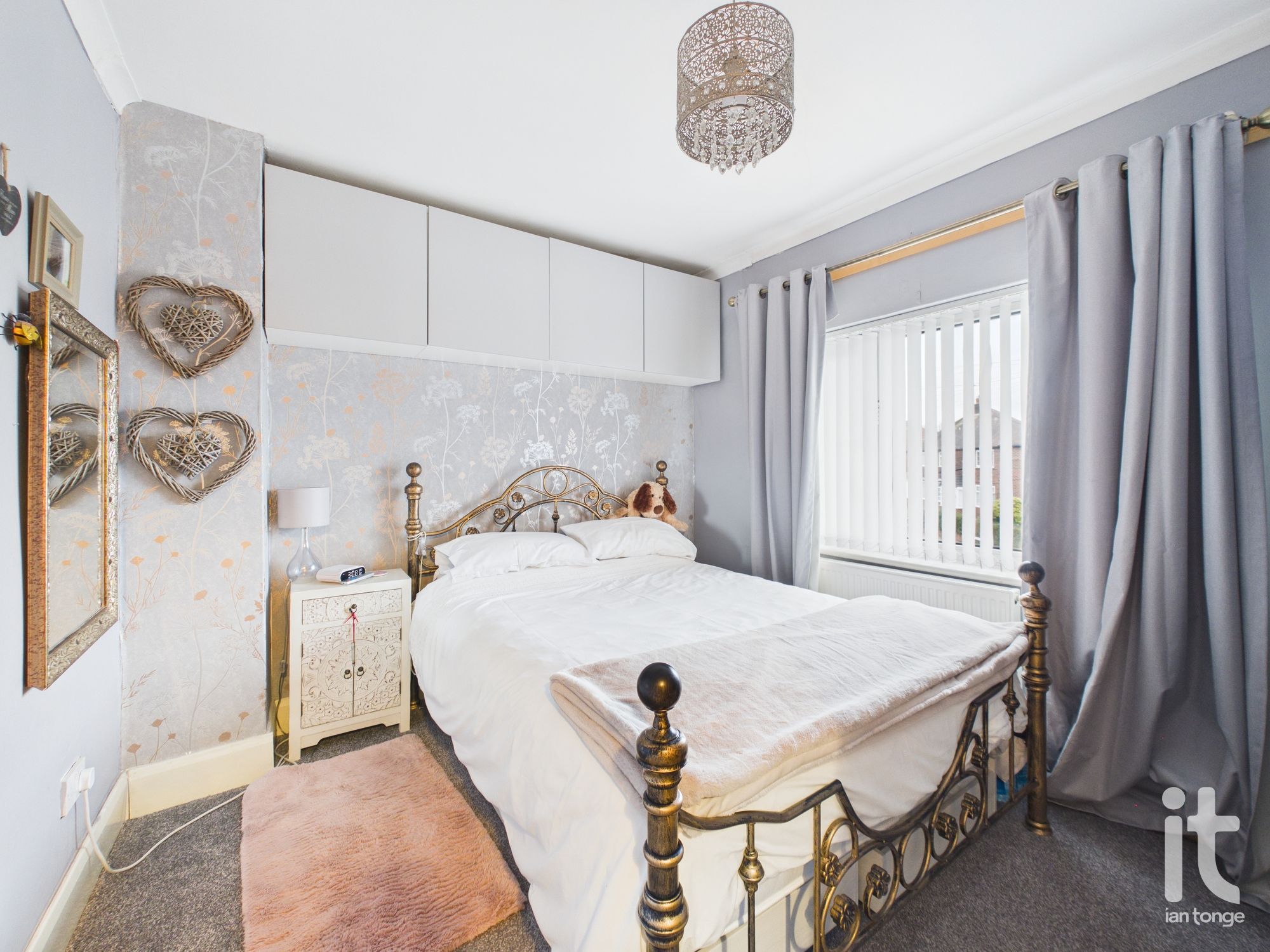 3 bedroom semi-detached house SSTC in Stockport - Photograph 27.