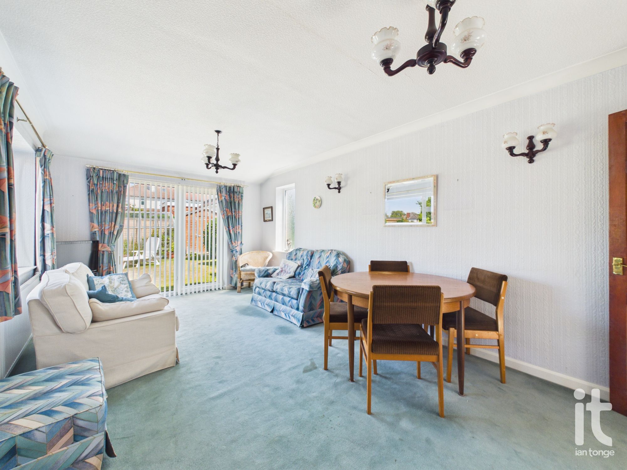 3 bedroom link detached house For Sale in Stockport - Property photograph.
