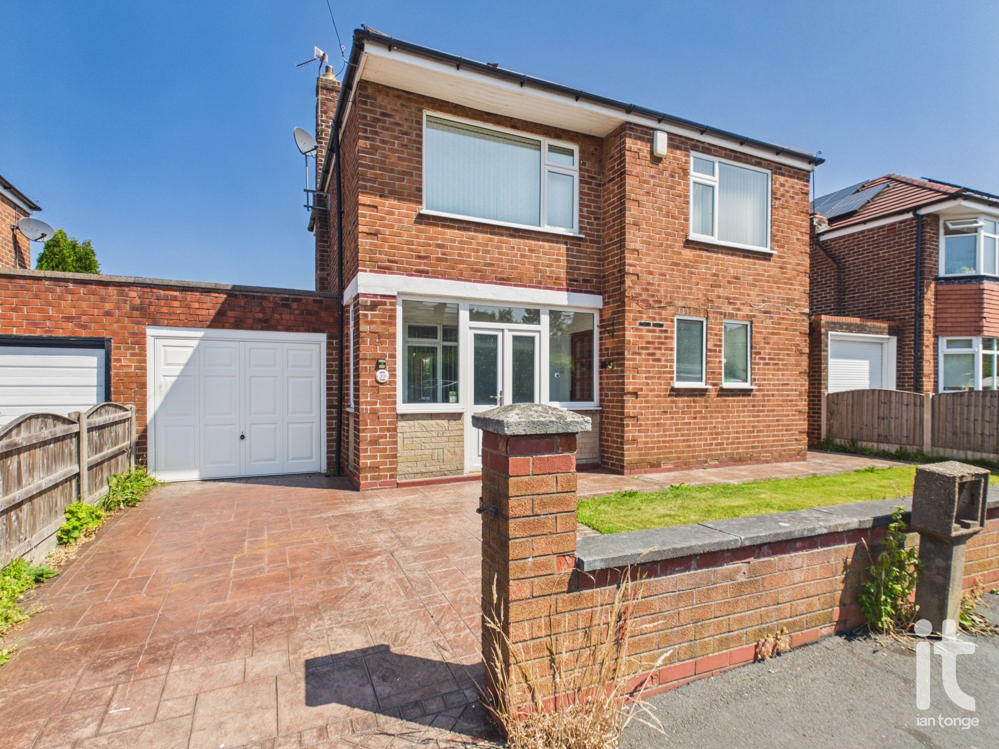 3 bedroom link detached house For Sale in Stockport - Property photograph.