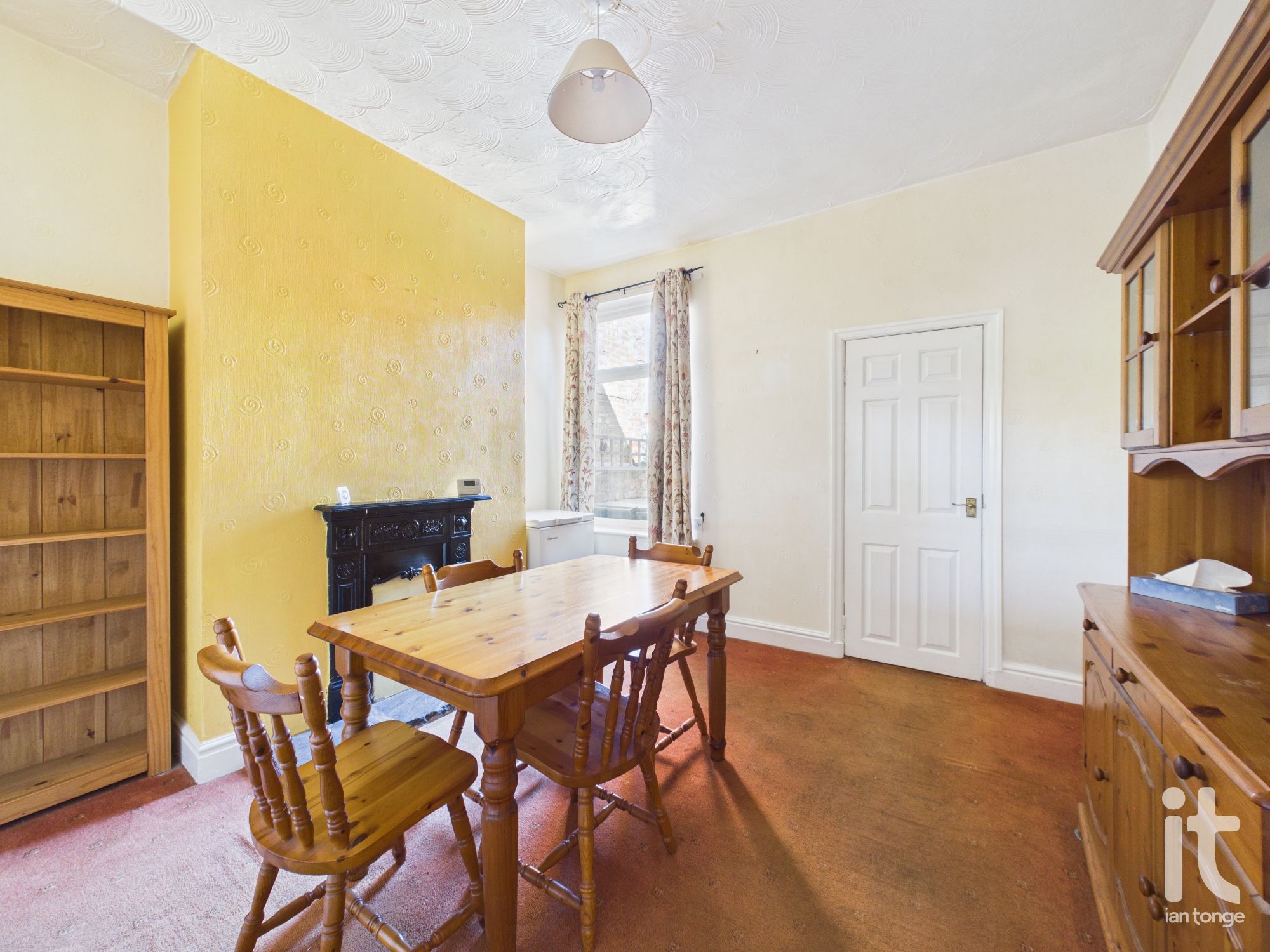 2 bedroom mid terraced house For Sale in Stockport - Photograph 4.