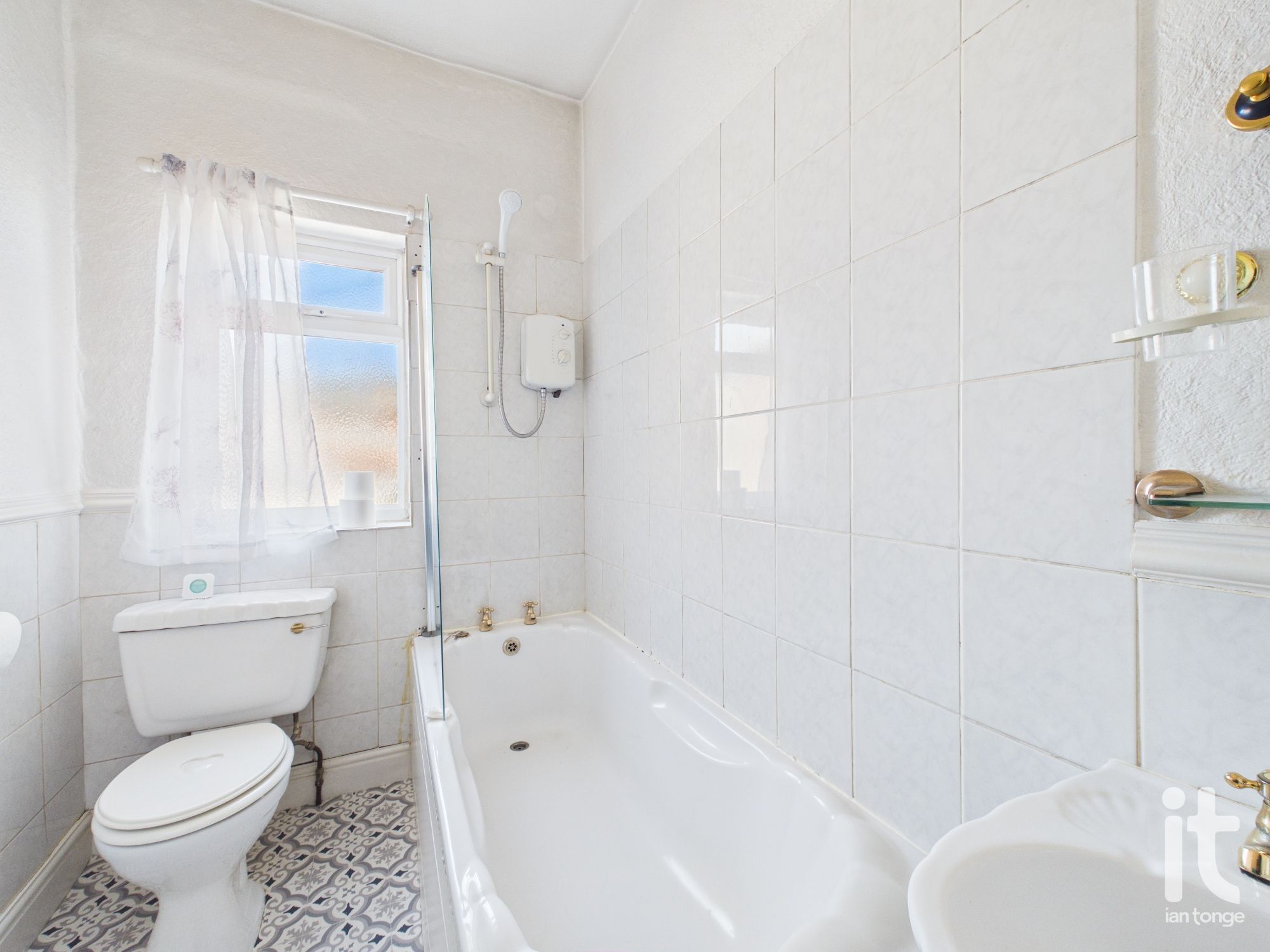 2 bedroom mid terraced house For Sale in Stockport - Photograph 9.