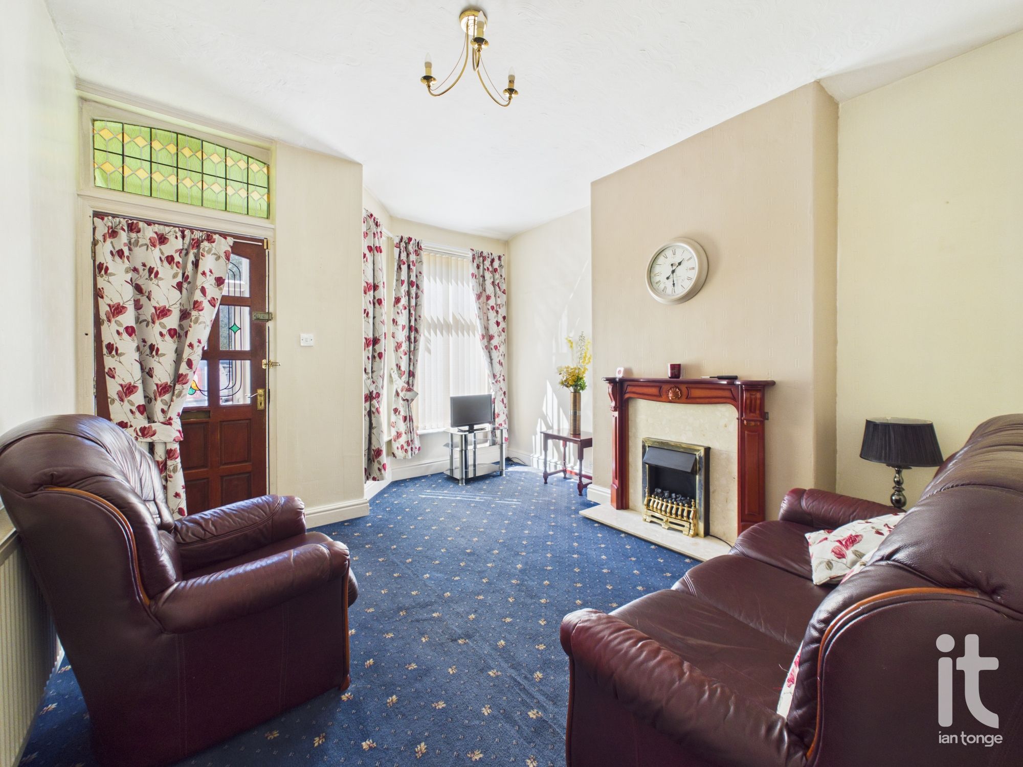 2 bedroom mid terraced house For Sale in Stockport - Photograph 3.