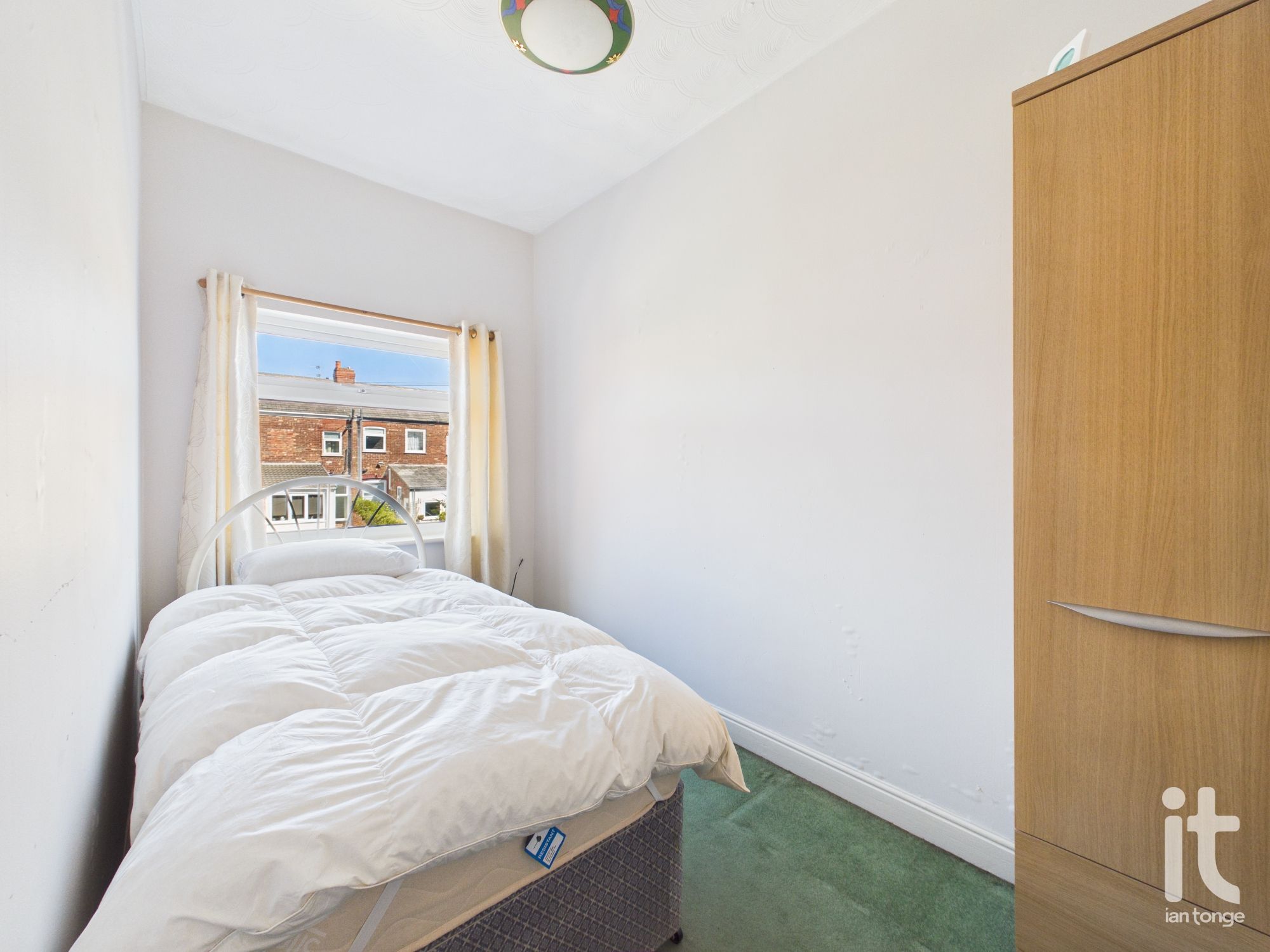 2 bedroom mid terraced house For Sale in Stockport - Photograph 8.