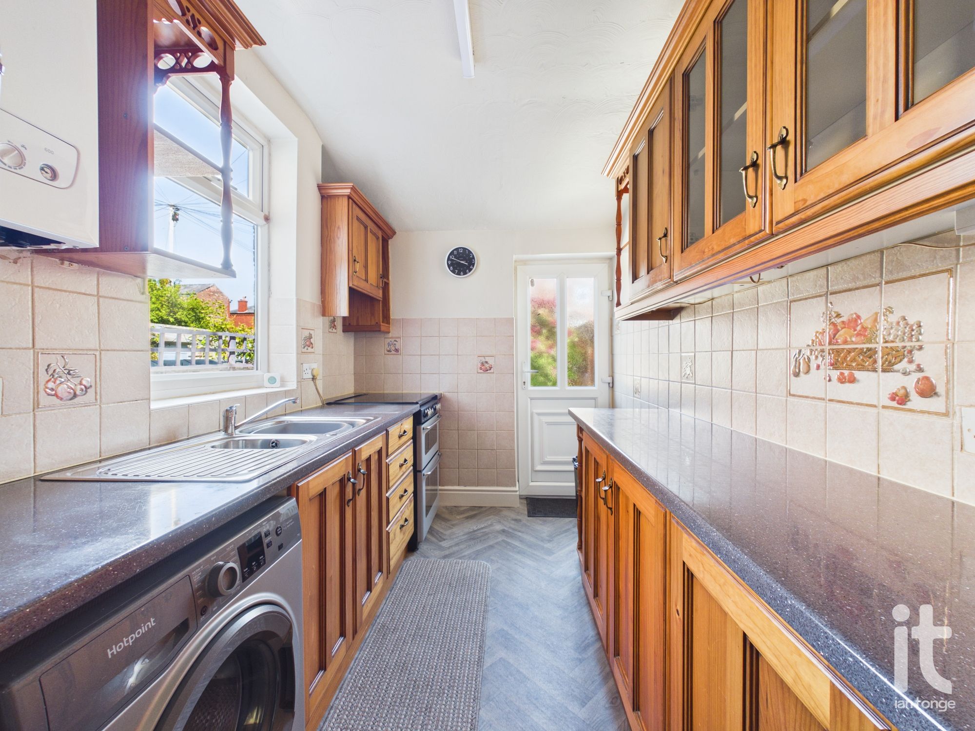 2 bedroom mid terraced house For Sale in Stockport - Photograph 6.