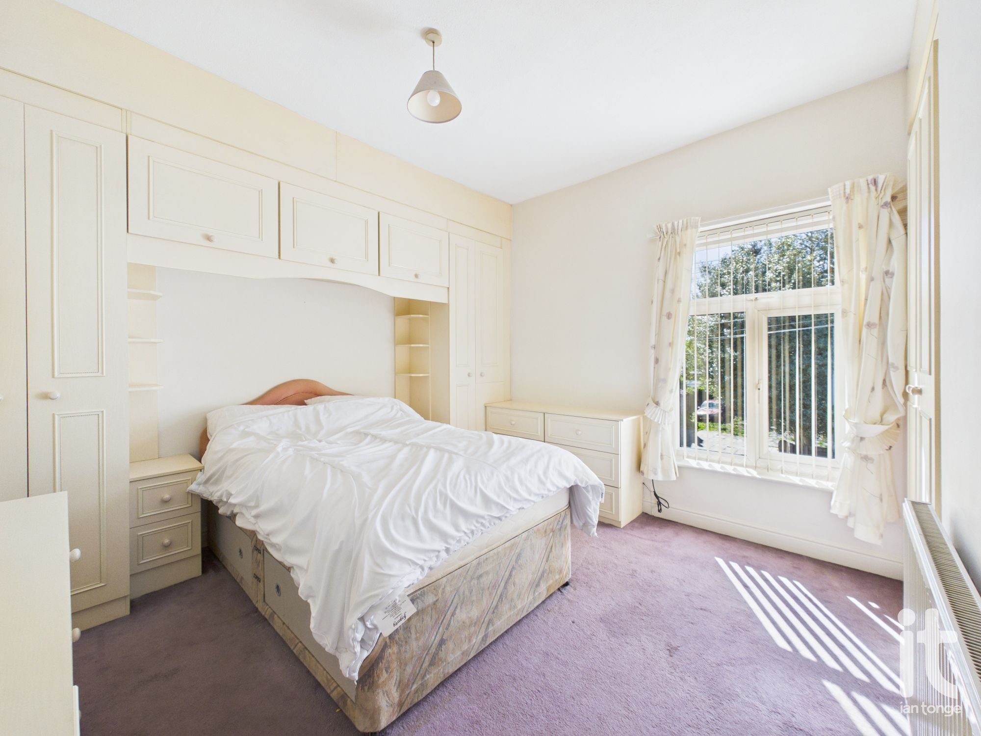 2 bedroom mid terraced house For Sale in Stockport - Photograph 7.