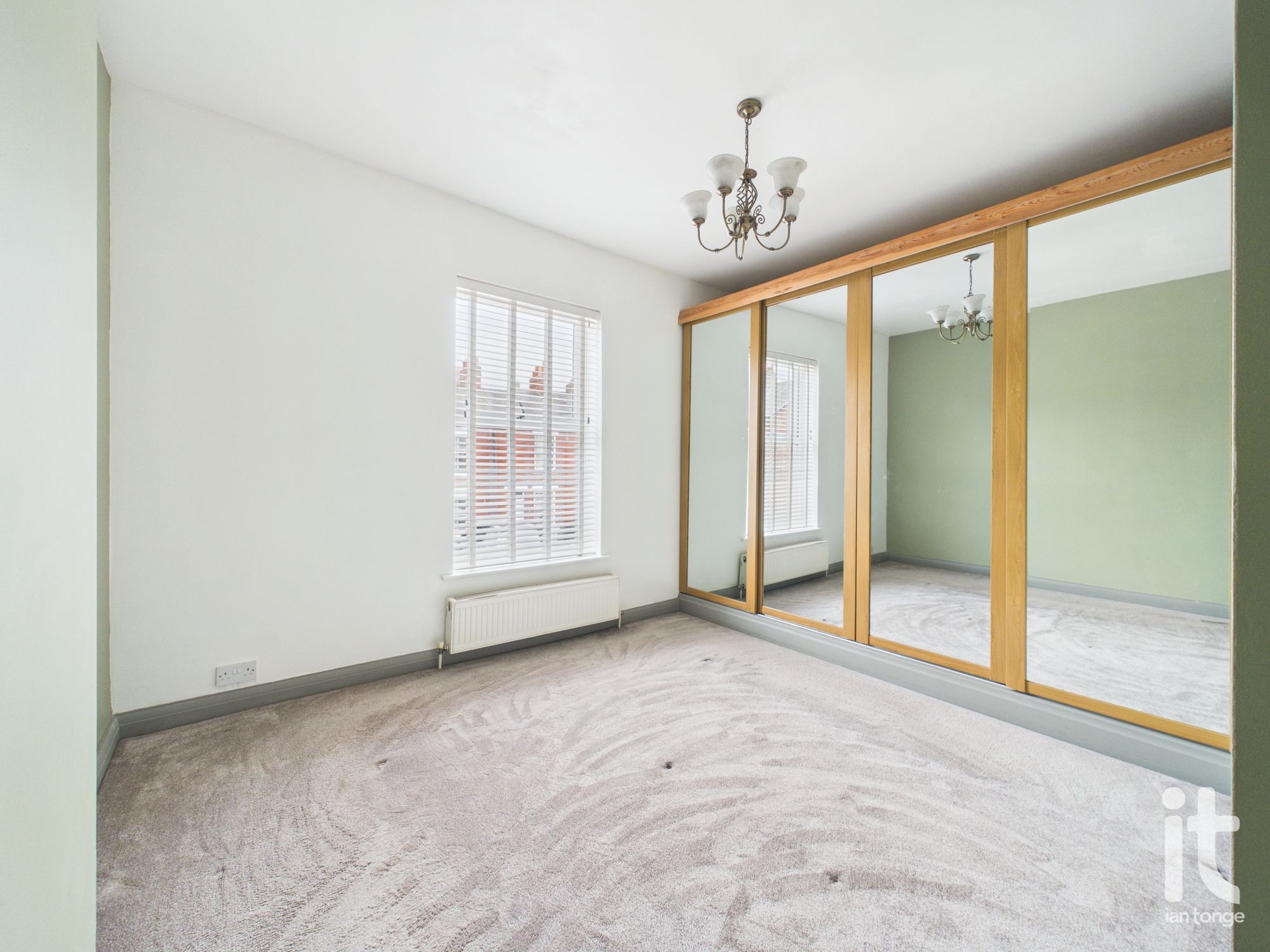 2 bedroom end terraced house For Sale in Stockport - Photograph 4.
