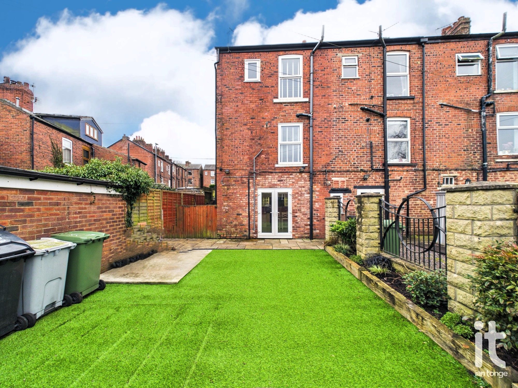 2 bedroom end terraced house For Sale in Stockport - Photograph 1.