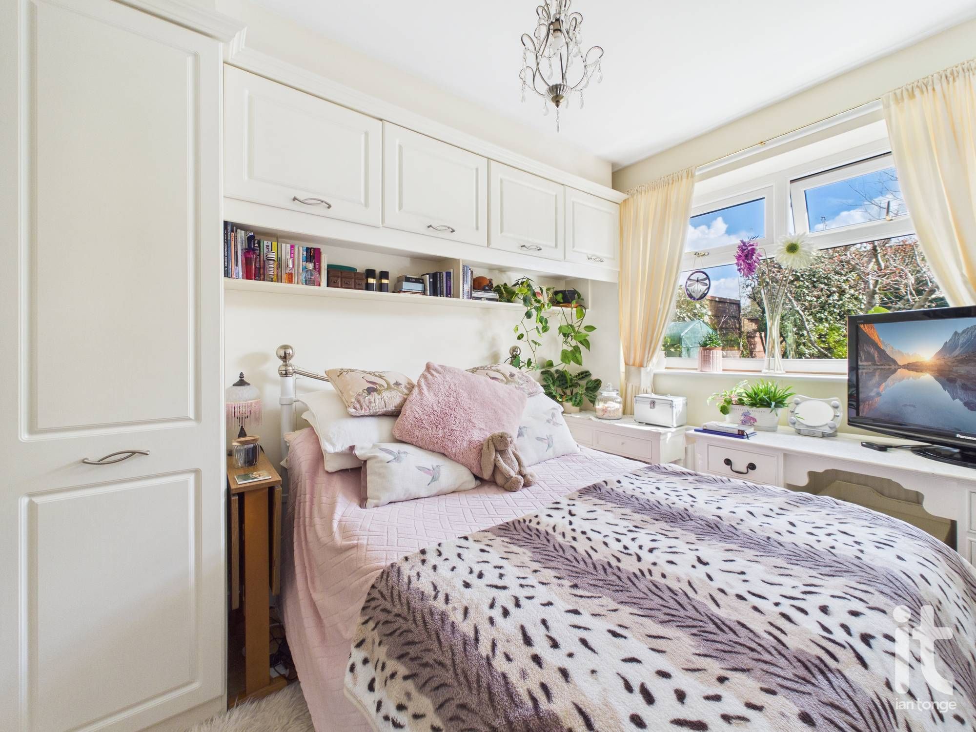 1 bedroom terraced bungalow For Sale in Stockport - Photograph 8.