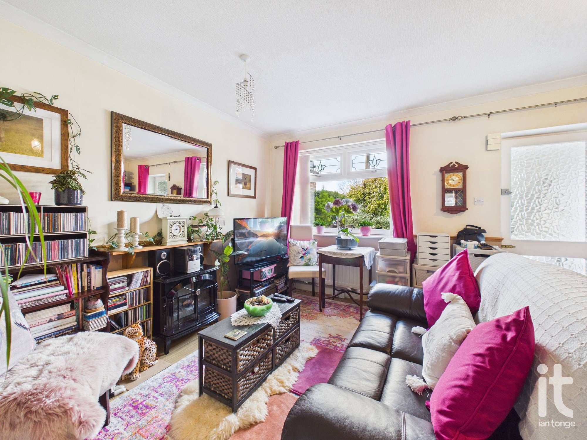 1 bedroom terraced bungalow For Sale in Stockport - Photograph 3.