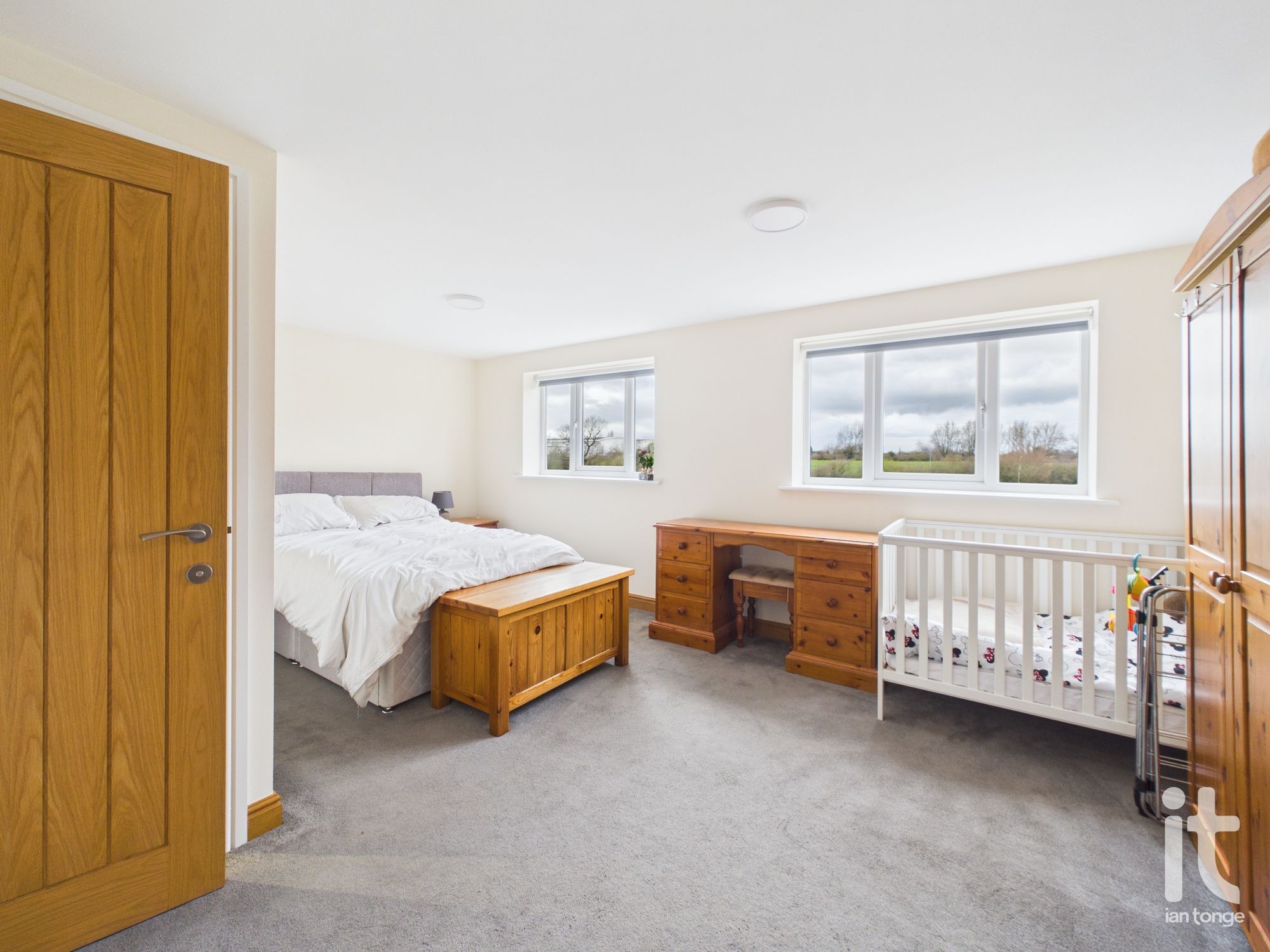 6 bedroom semi-detached house Under Offer in Stockport - Photograph 26.