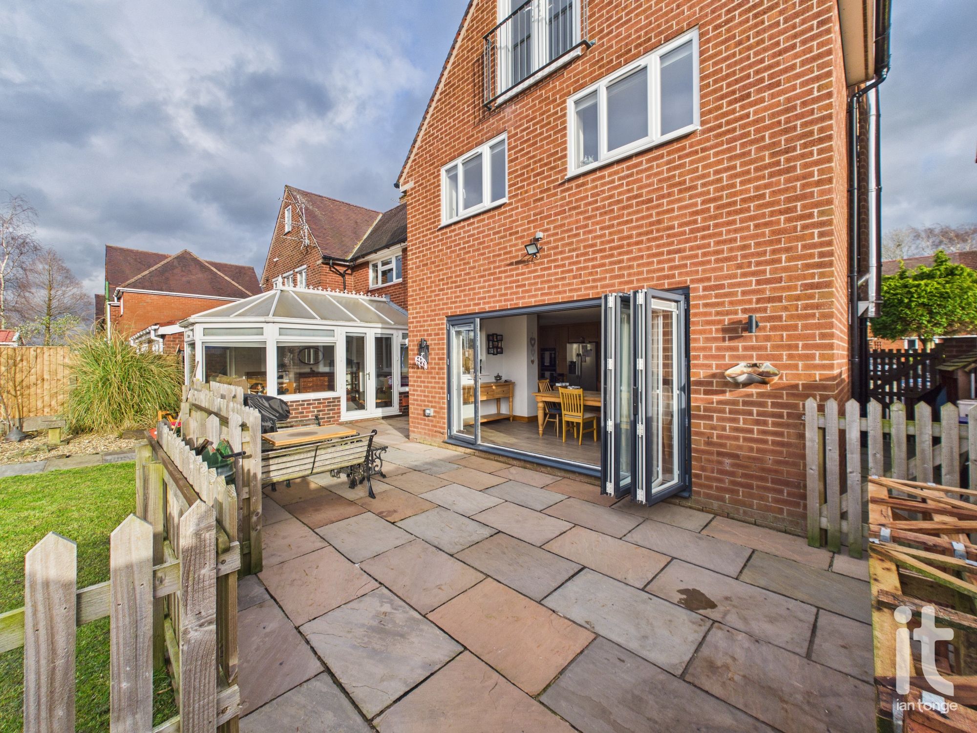 6 bedroom semi-detached house Under Offer in Stockport - Photograph 35.