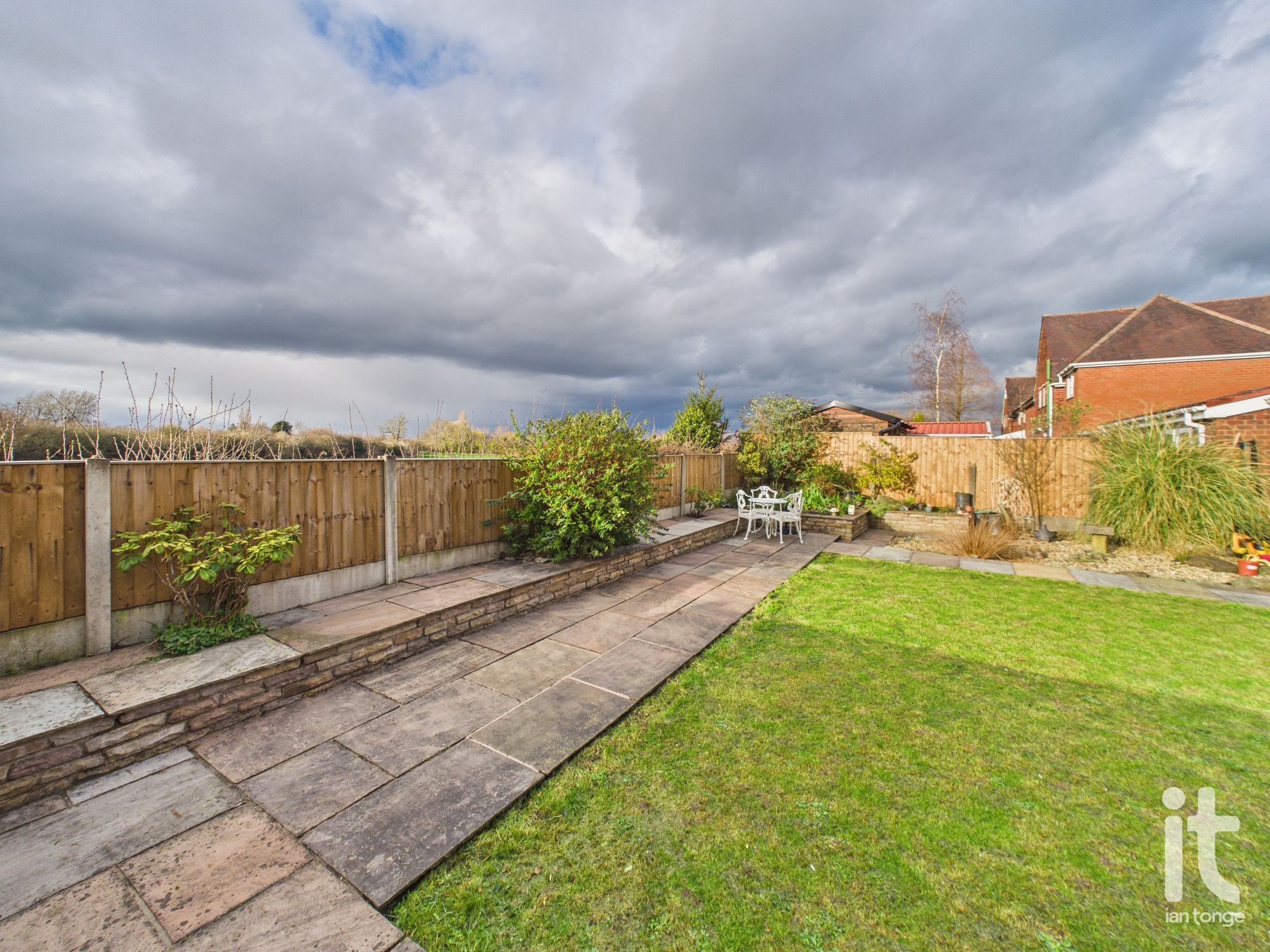 6 bedroom semi-detached house Under Offer in Stockport - Photograph 38.