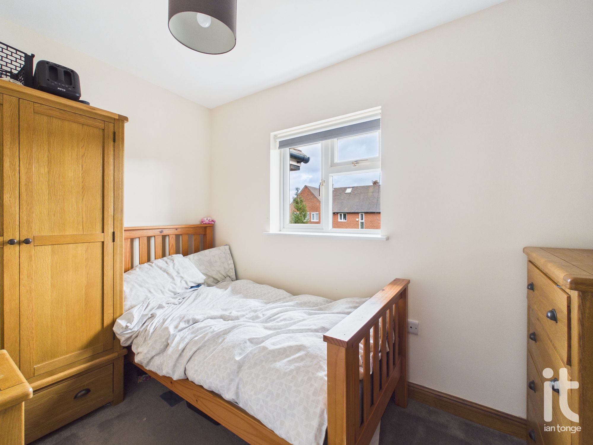 6 bedroom semi-detached house Under Offer in Stockport - Photograph 22.